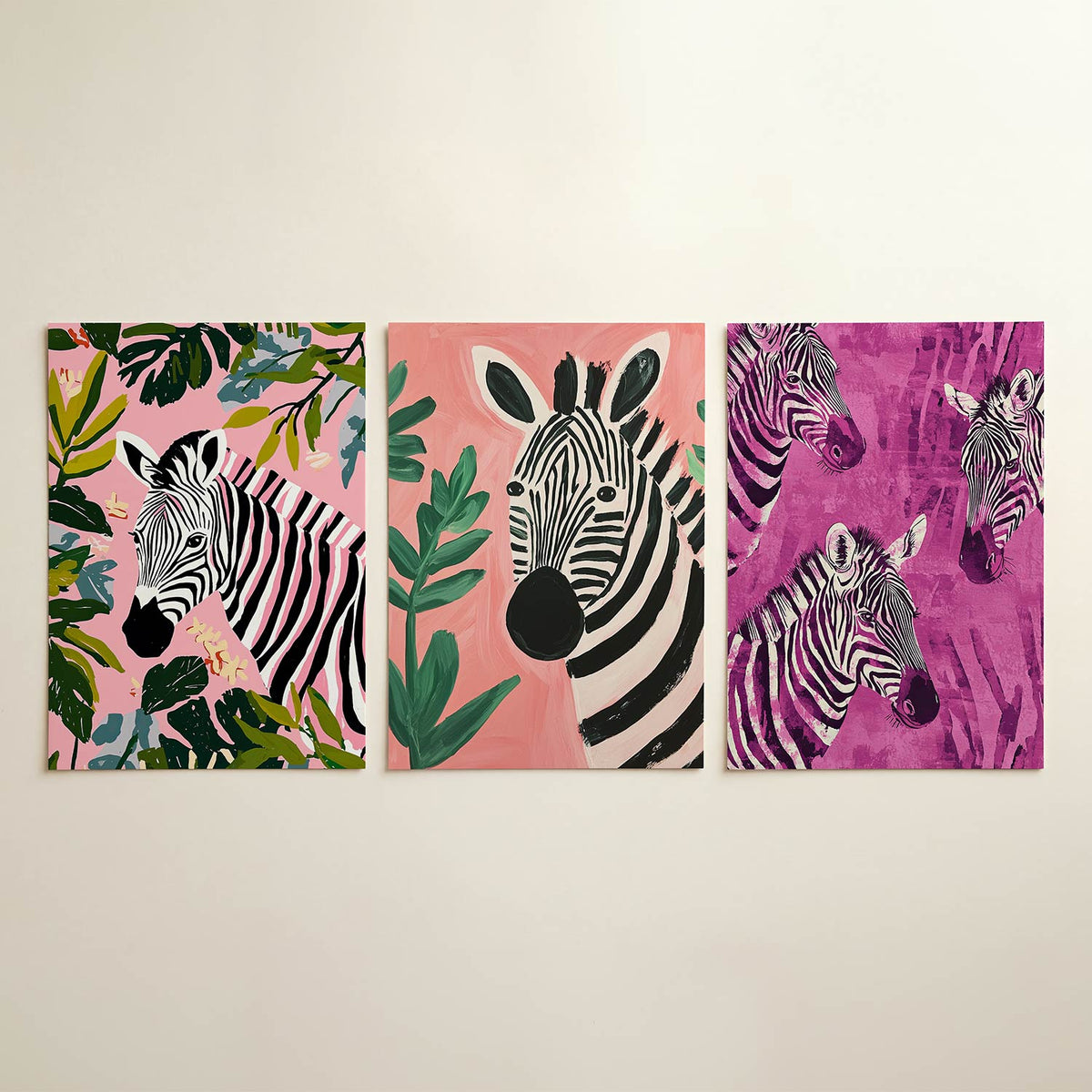 Zebra en bladeren posterset – detailweergave – een zebra met zwart-witte strepen omringd door groene