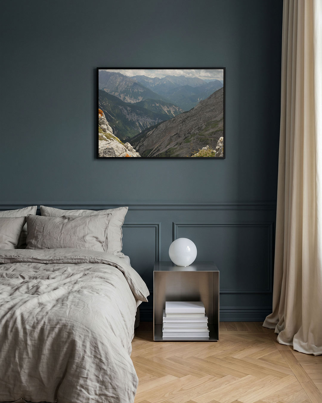 Berglandschap met rotsen poster – detailweergave – deze poster toont een indrukwekkend berglandschap met ruige rotsen op de