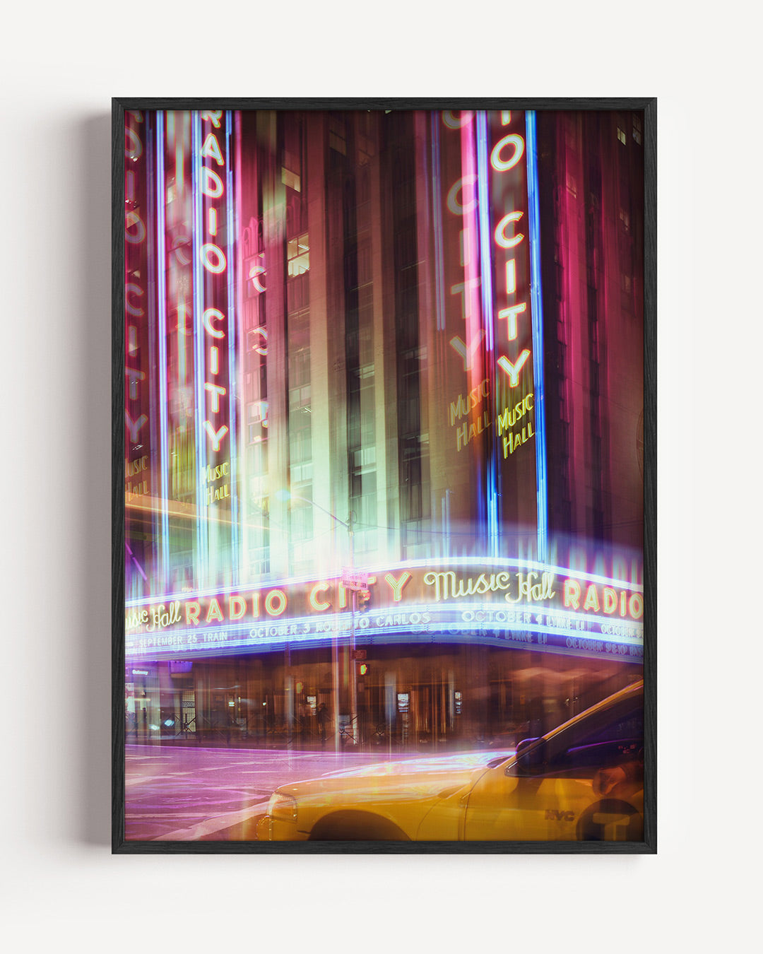 Stedelijke neon lichten poster – portret wanddecoratie – deze poster toont een levendige stadsscène met kleurrijke