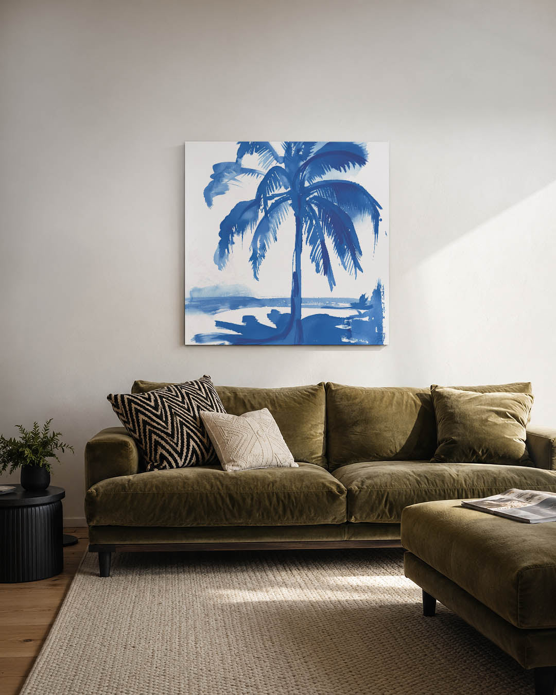 Blauwe palmboom kunstwerk – derde productweergave – dit kunstwerk toont een palmboom in blauwe tinten tegen een witte
