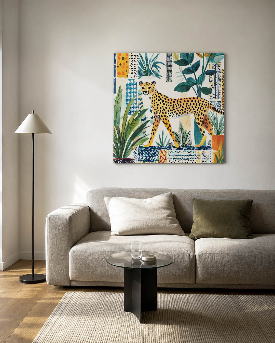 Dierlijke patronen kunstwerk – detailweergave – dit werk toont een elegante cheetah omringd door weelderige planten en