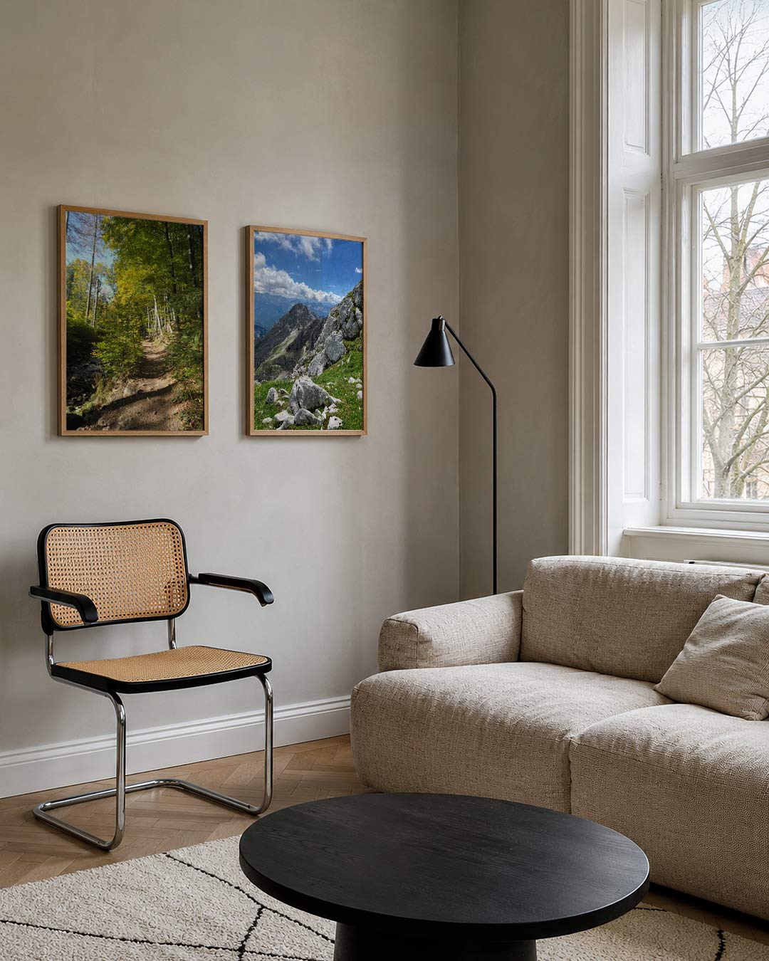 Boswandeling lichtspel posterset – tweede productweergave – een kronkelend pad door een groen bos, met zonlicht dat door de