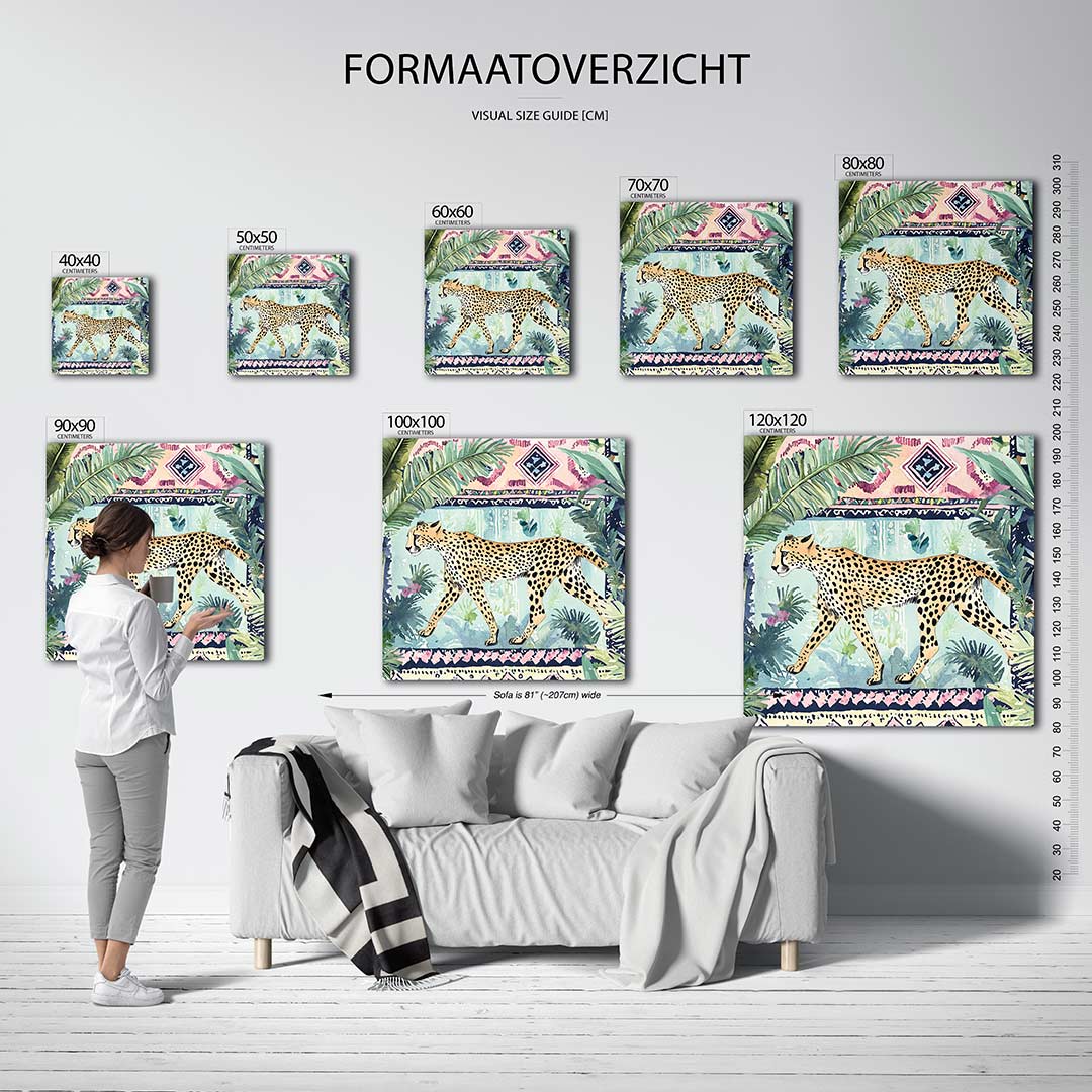 Luipaard en tropische patronen kunstwerk – dit werk toont een sierlijke luipaard omringd door weelderige bladeren en