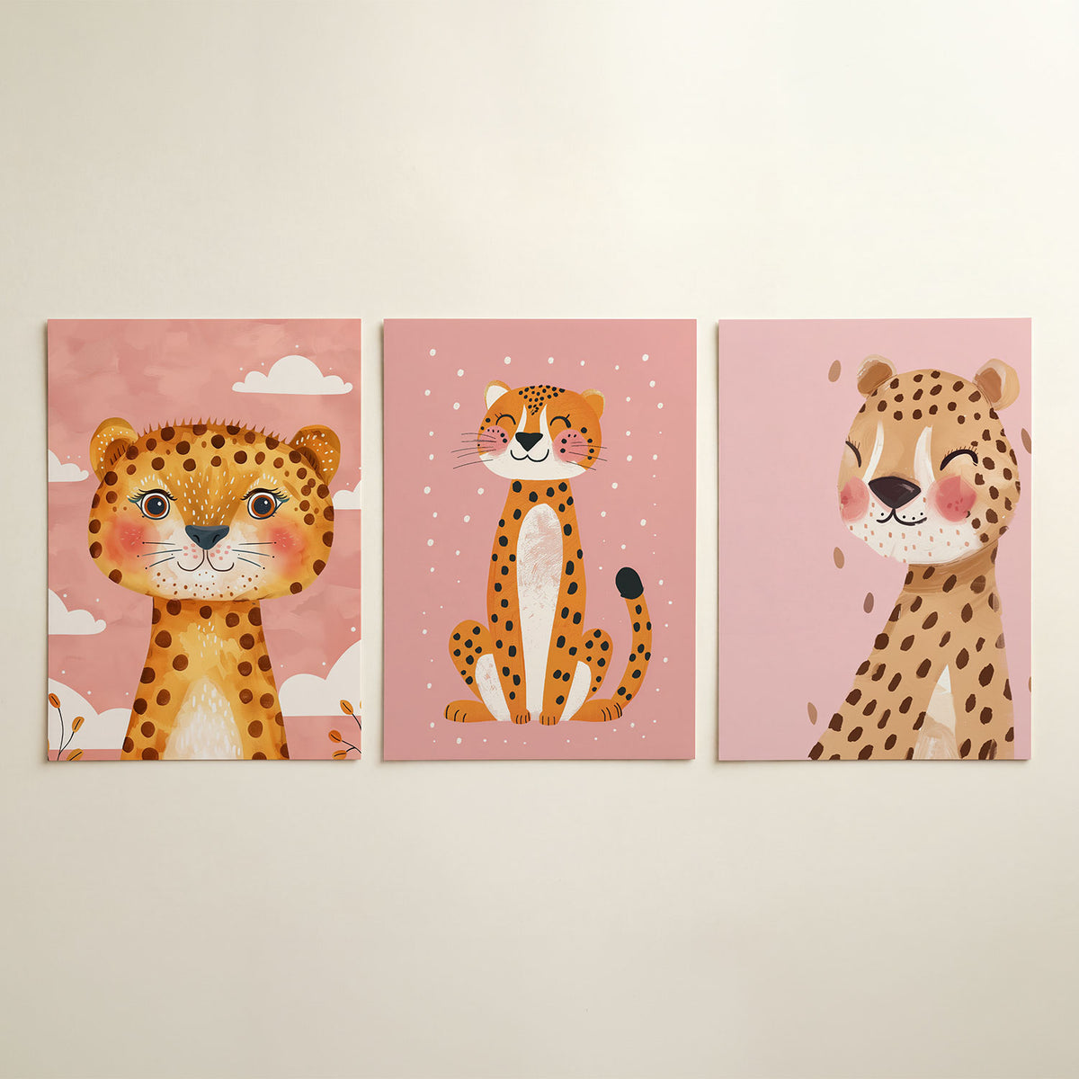 Vrolijke dierenportret driedelige posterset in interieur