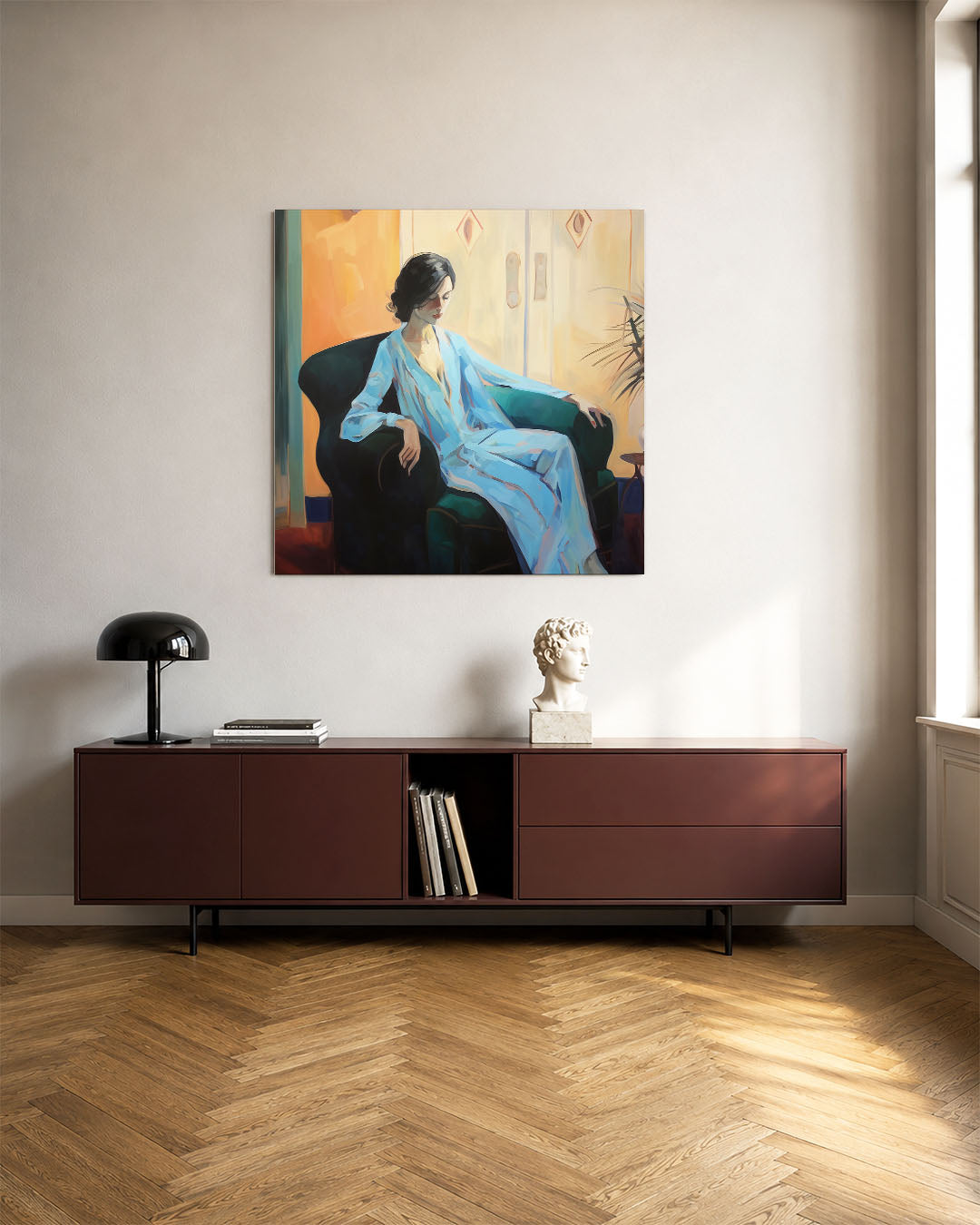 Vrouw in blauwe kamer kunstwerk – tweede productweergave – dit kunstwerk toont een vrouw in een blauwe jurk zittend in een