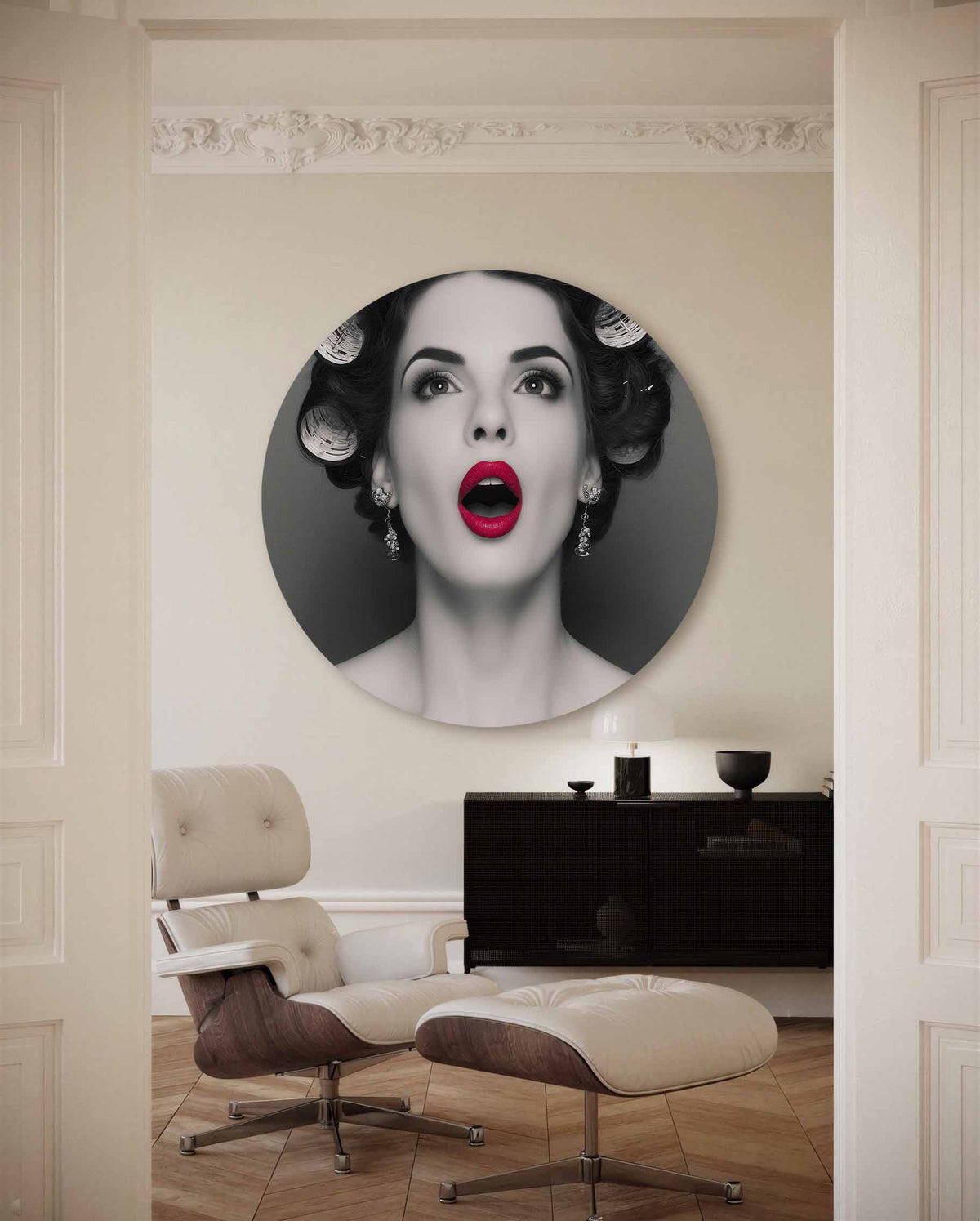 Vrouw met rode lippen – kleurrijke Pop Art muurcirkel voor aan de muur