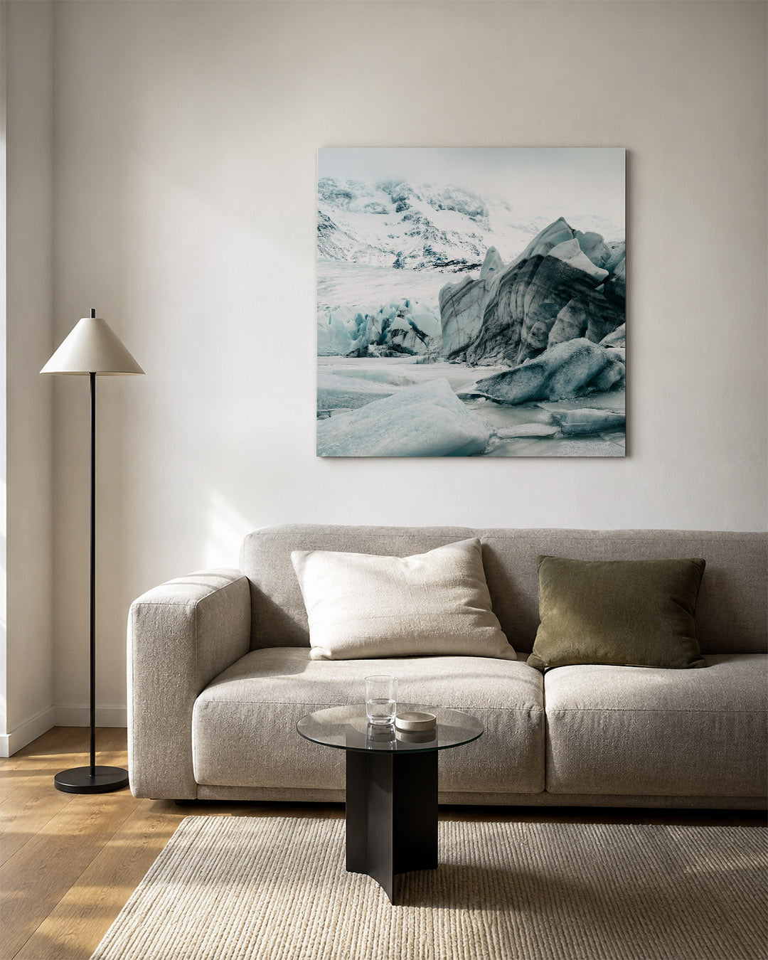 Ijslandschap bergen kunstwerk – vierkante wanddecoratie – deze kunstwerk toont een indrukwekkend ijslandschap met scherpe