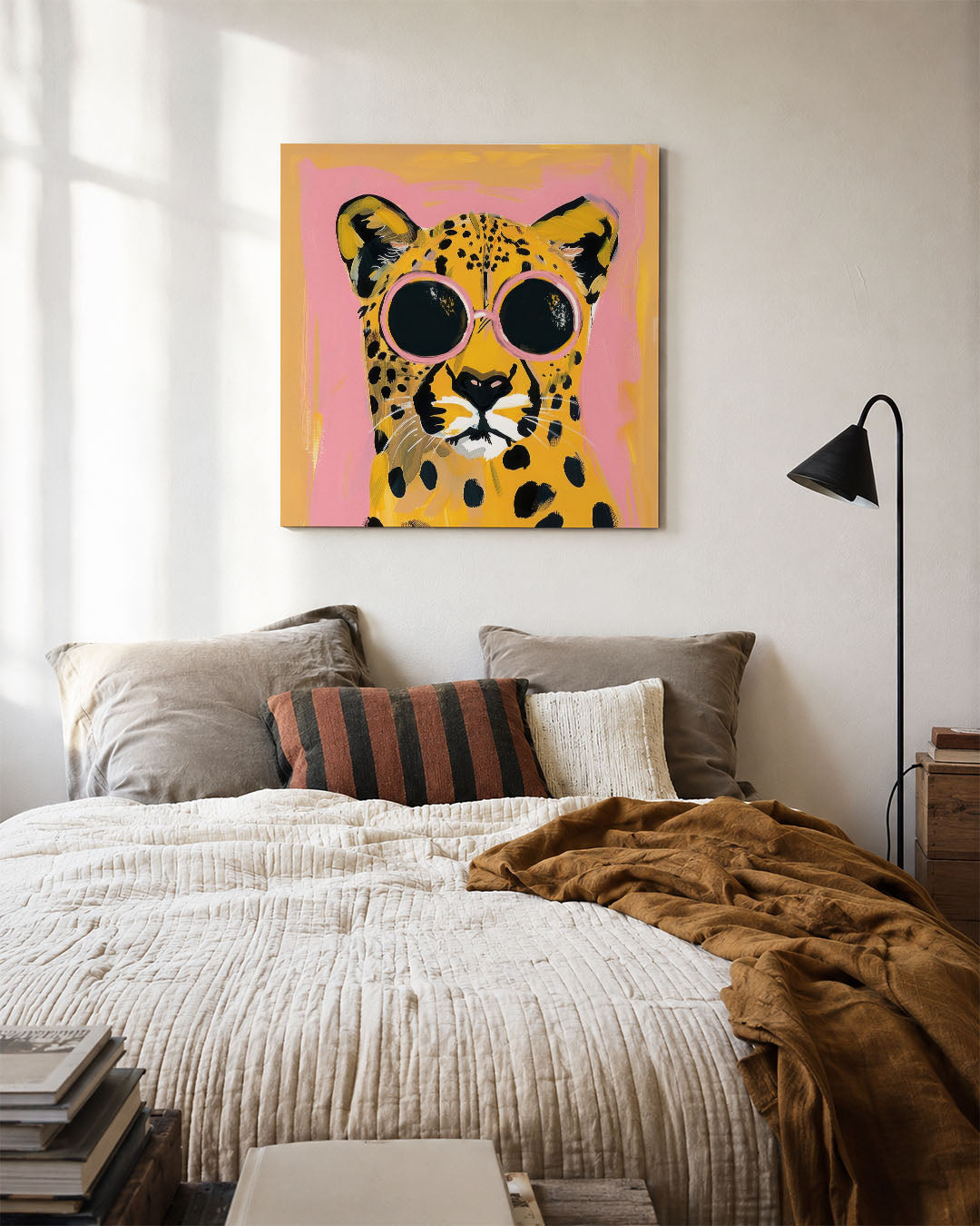 Speelse luipaard portret kunstwerk – detailweergave – dit kunstwerk toont een luipaard met grote, ronde zonnebril. De
