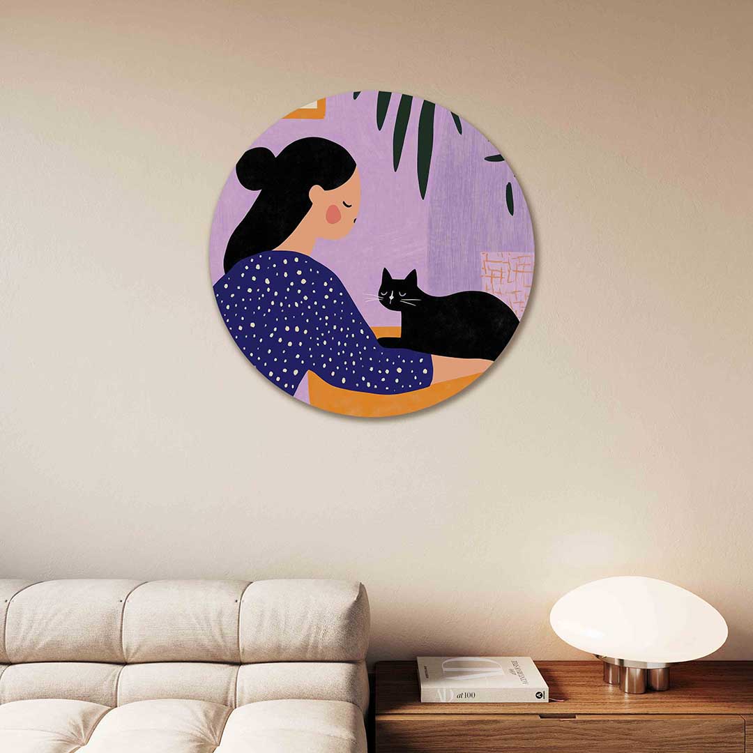 Vrouw met kat – moderne abstracte muurcirkel voor aan de muur