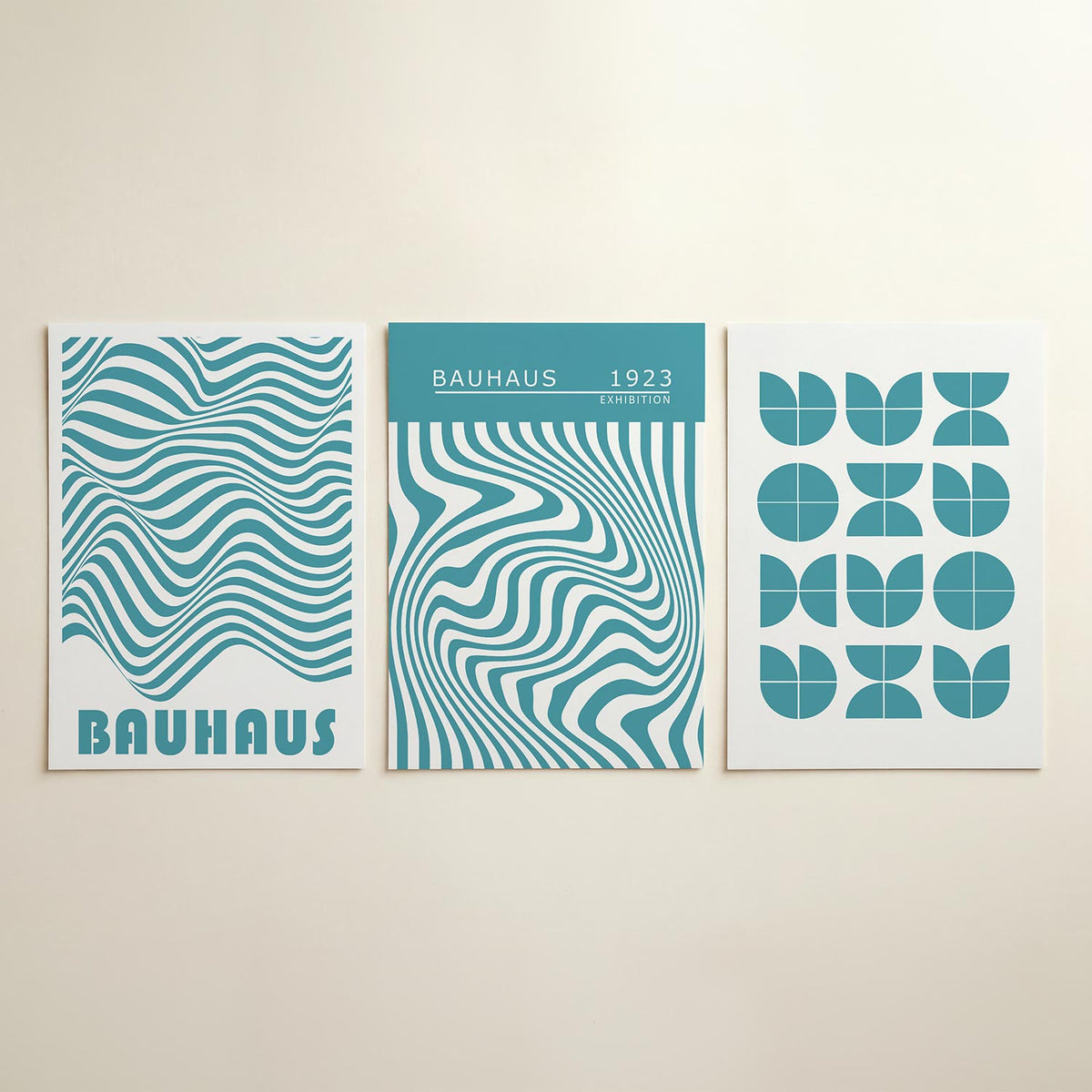 Golvend lijnenspel posterset – detailweergave – deze posterset in drie delen toont vloeiende, golvende lijnen in blauw en