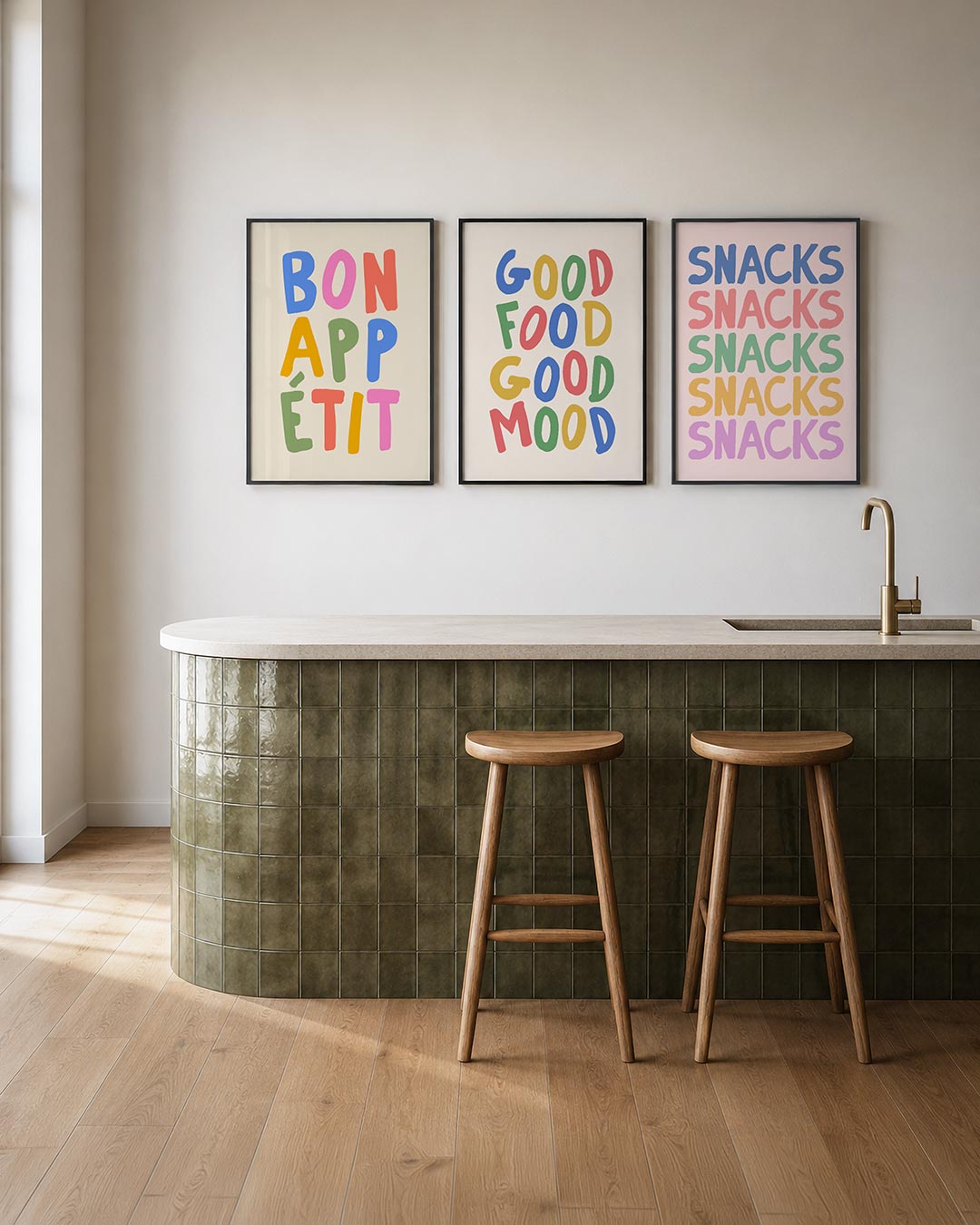 Kleurrijke letters posterset – tweede productweergave – deze posterset in drie delen toont speelse, kleurrijke