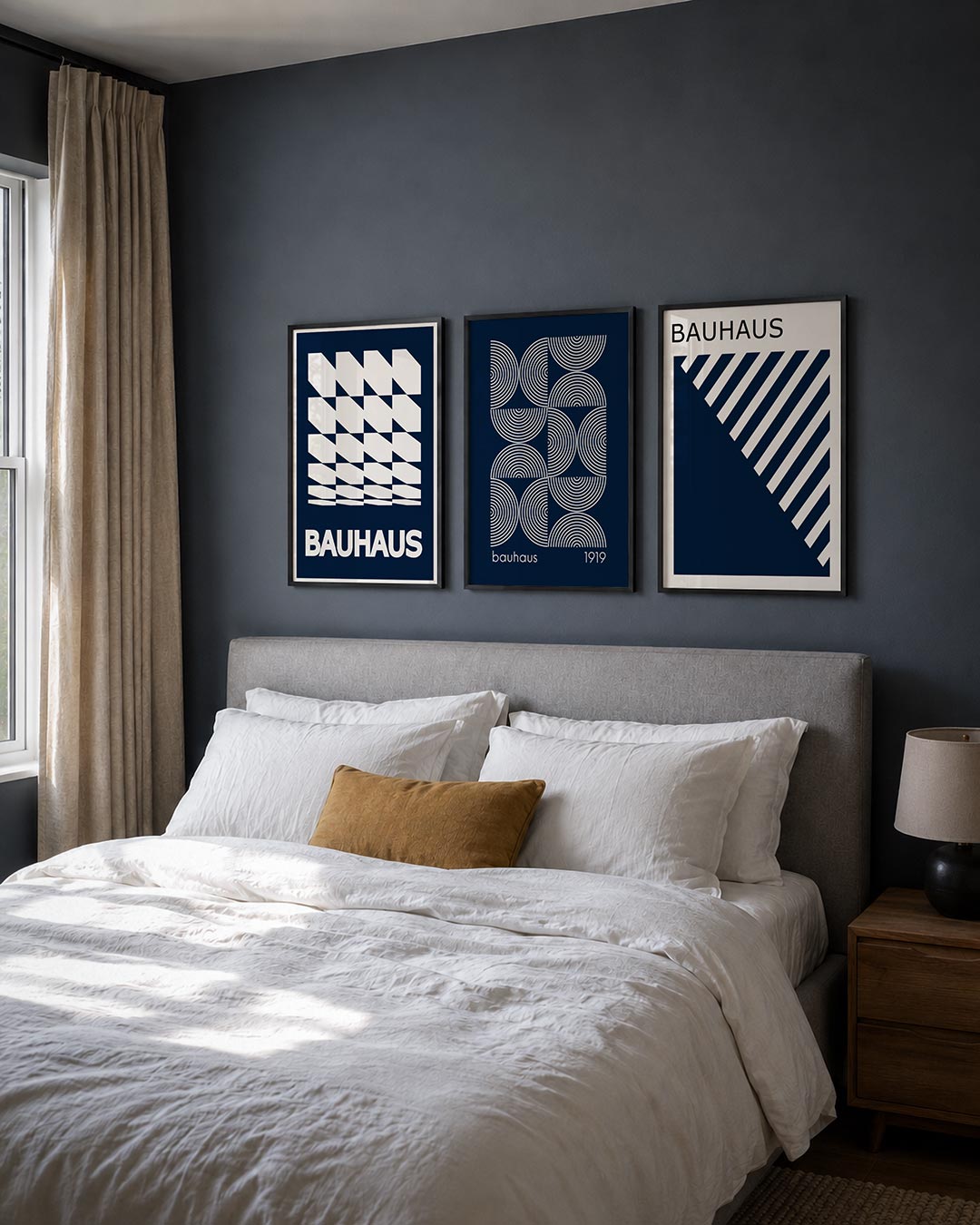 Vormenspel en ritme posterset – derde productweergave – deze posterset in drie delen toont een dynamisch lijnenspel van witte