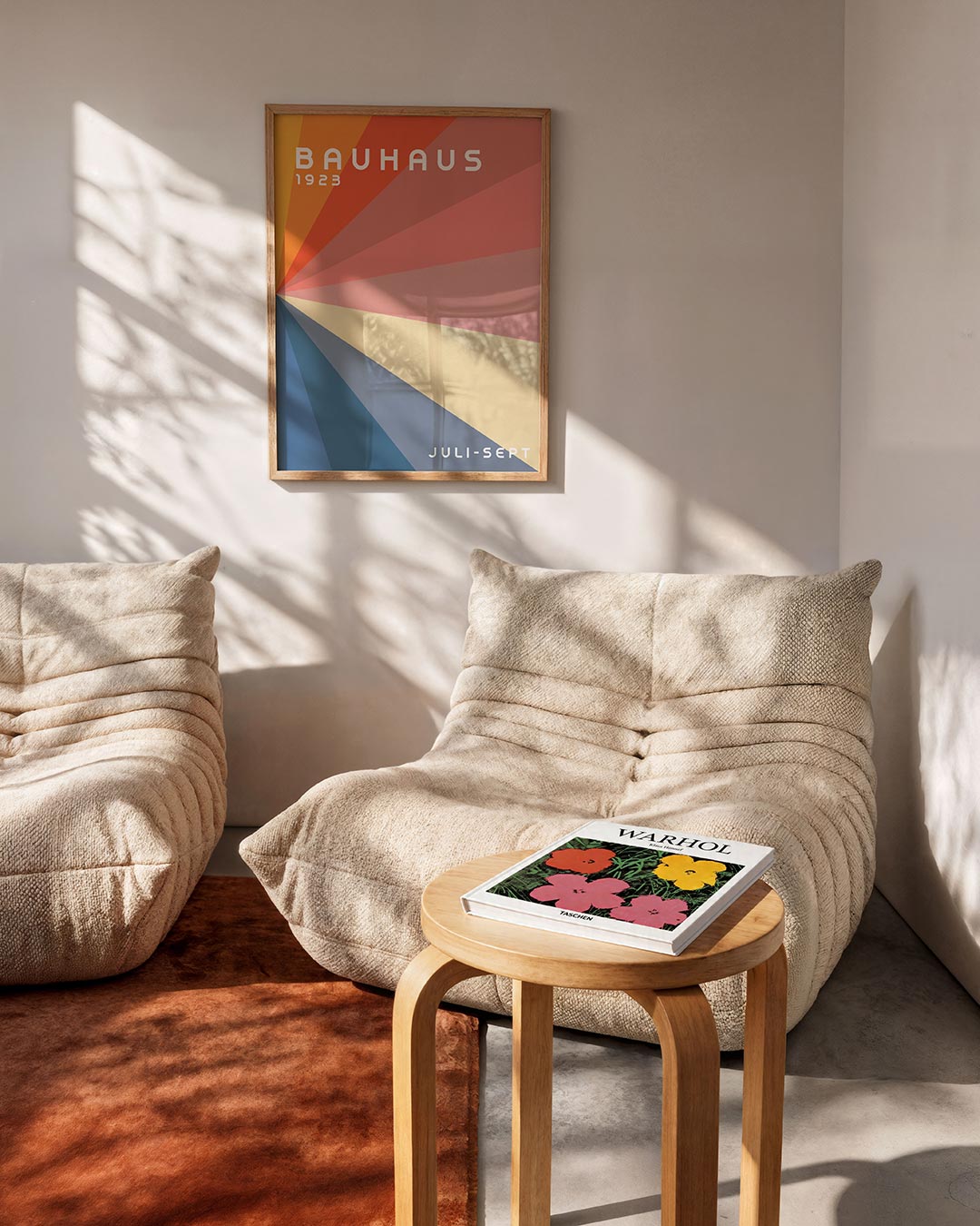 Stralende kleurvlakken – geometrische Bauhaus poster in staand formaat