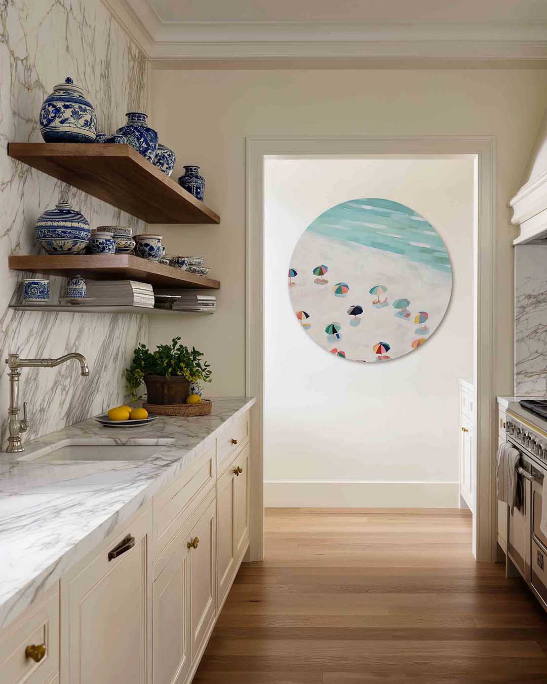 Strand met parasols – moderne abstracte muurcirkel voor aan de muur