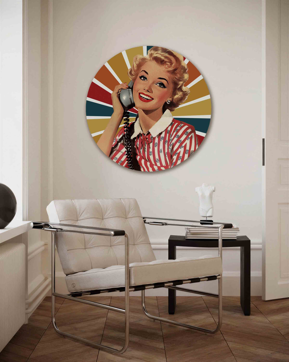 Vrouw met telefoon – Pop Art muurcirkel als ronde wanddecoratie