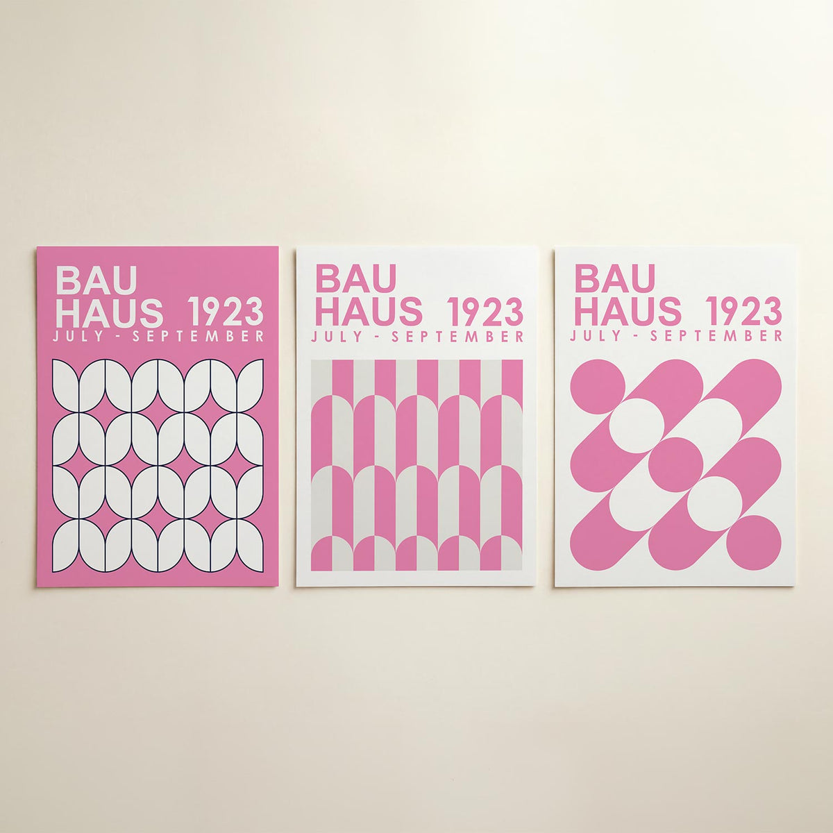 Kleur en ritme posterset – detailweergave – deze posterset in drie delen toont een speelse combinatie van roze en wit. De