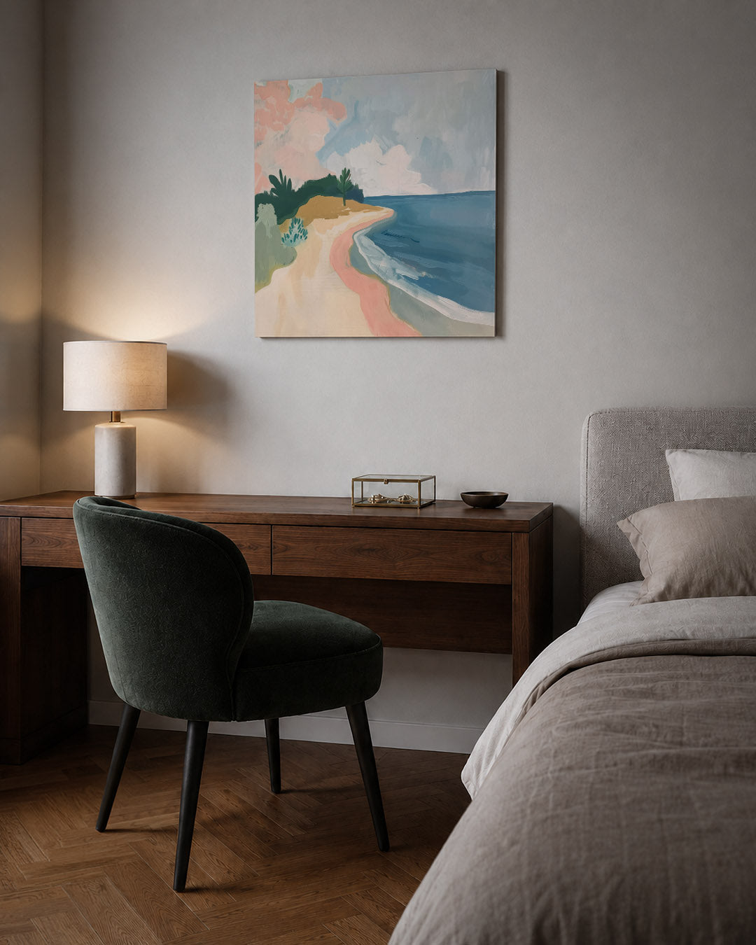Kleurrijk strandlandschap kunstwerk – sfeerbeeld – dit werk toont een serene kustlijn met zachte kleuren. De lucht en zee