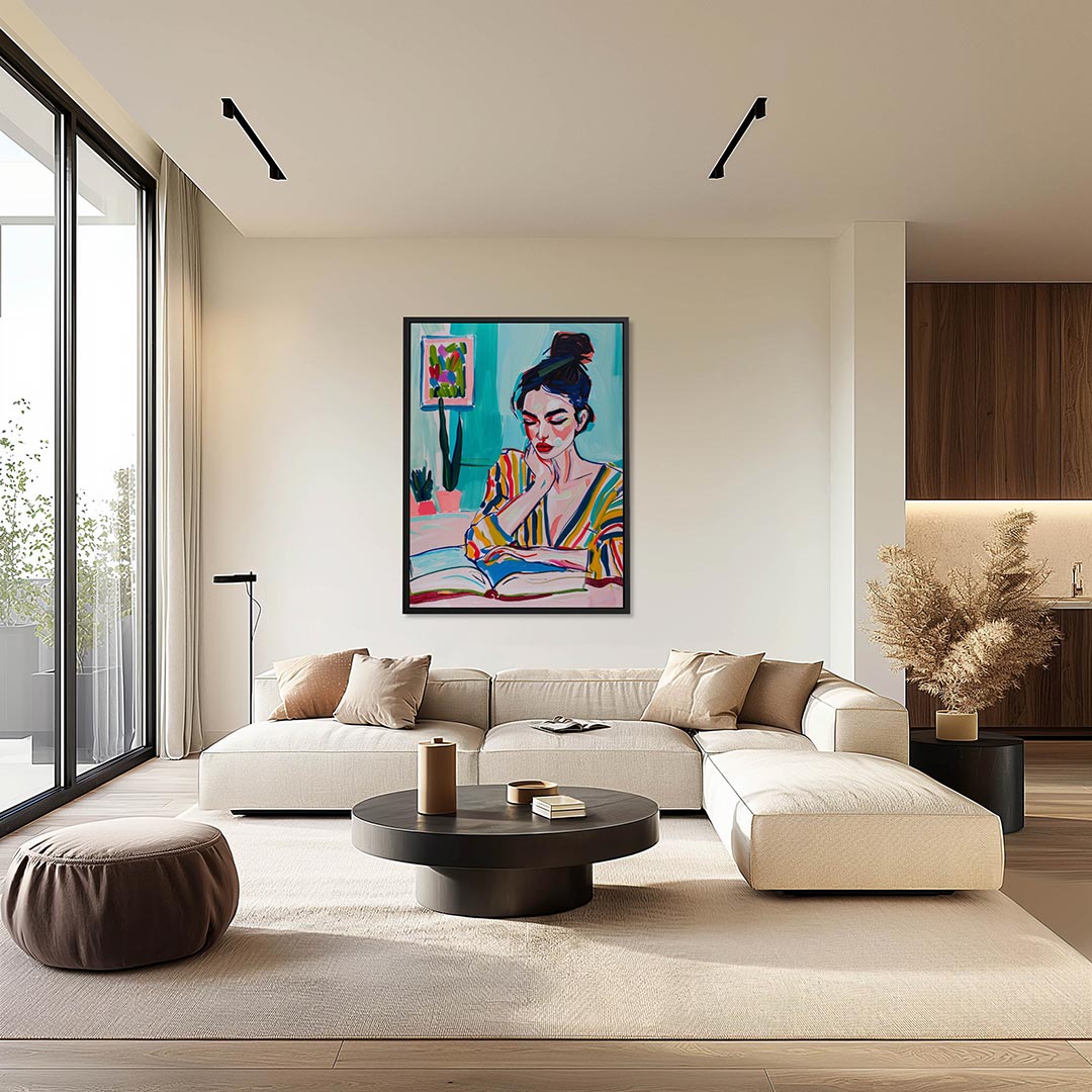 Kleurrijke lezende vrouw – moderne staande wandkunst