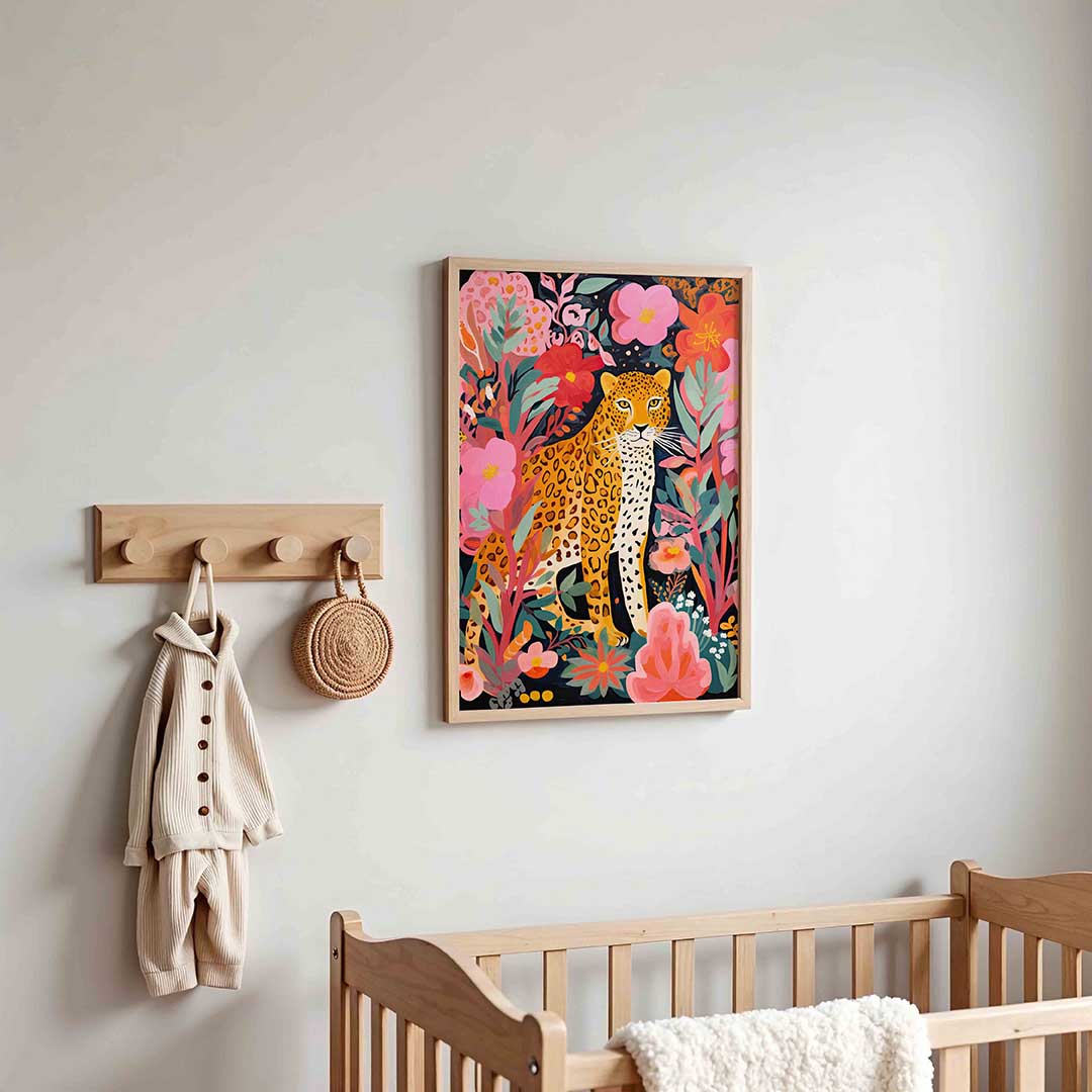 Luipaard tussen bloemen – kinderposter in staand formaat