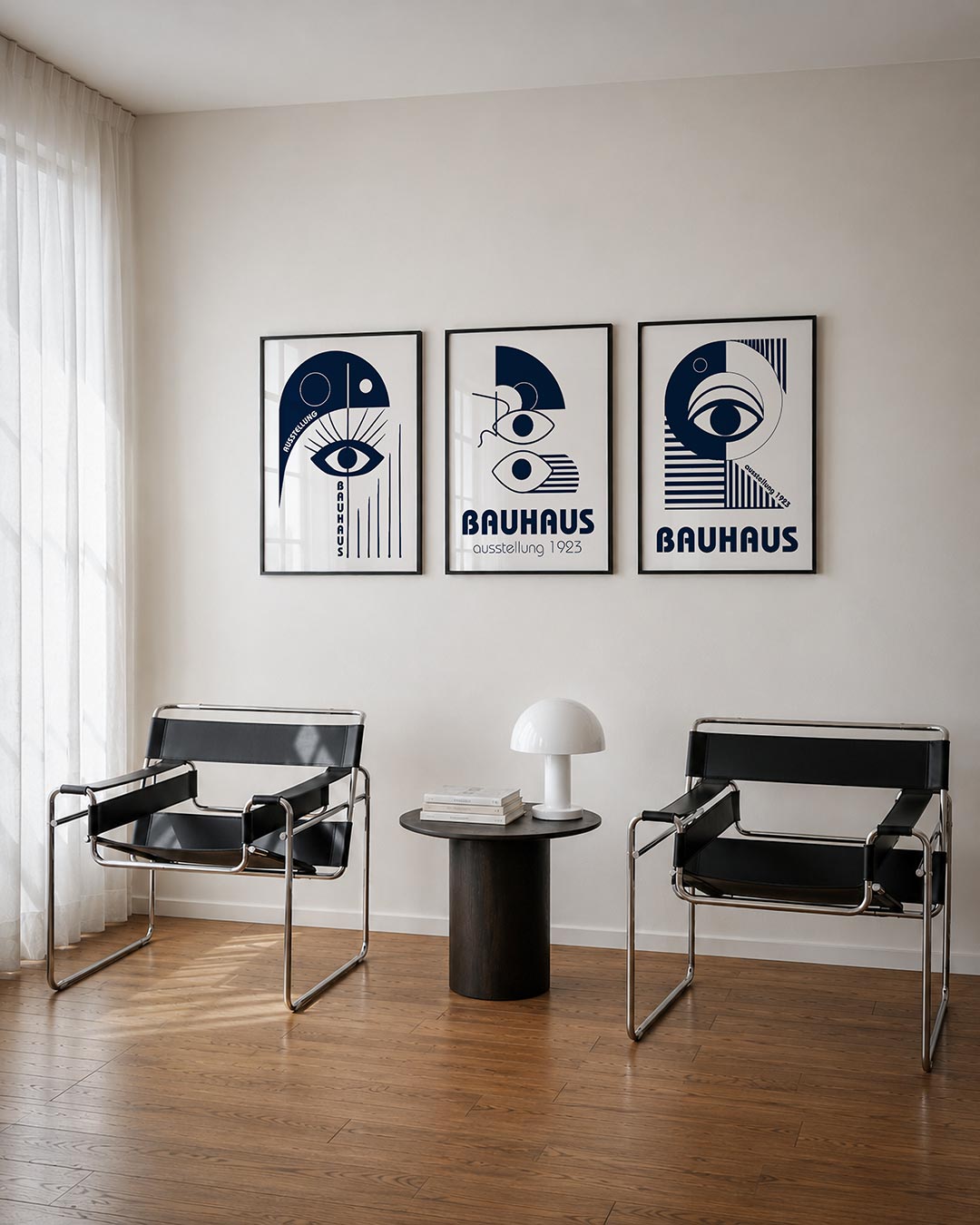 Oog en lijnen driedelige posterset – een donkerblauw oog met strakke lijnen en cirkels. De compositie speelt met symmetrie en