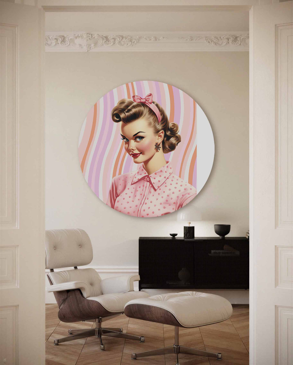 Vrouw met roze strik – kleurrijke Pop Art muurcirkel voor aan de muur