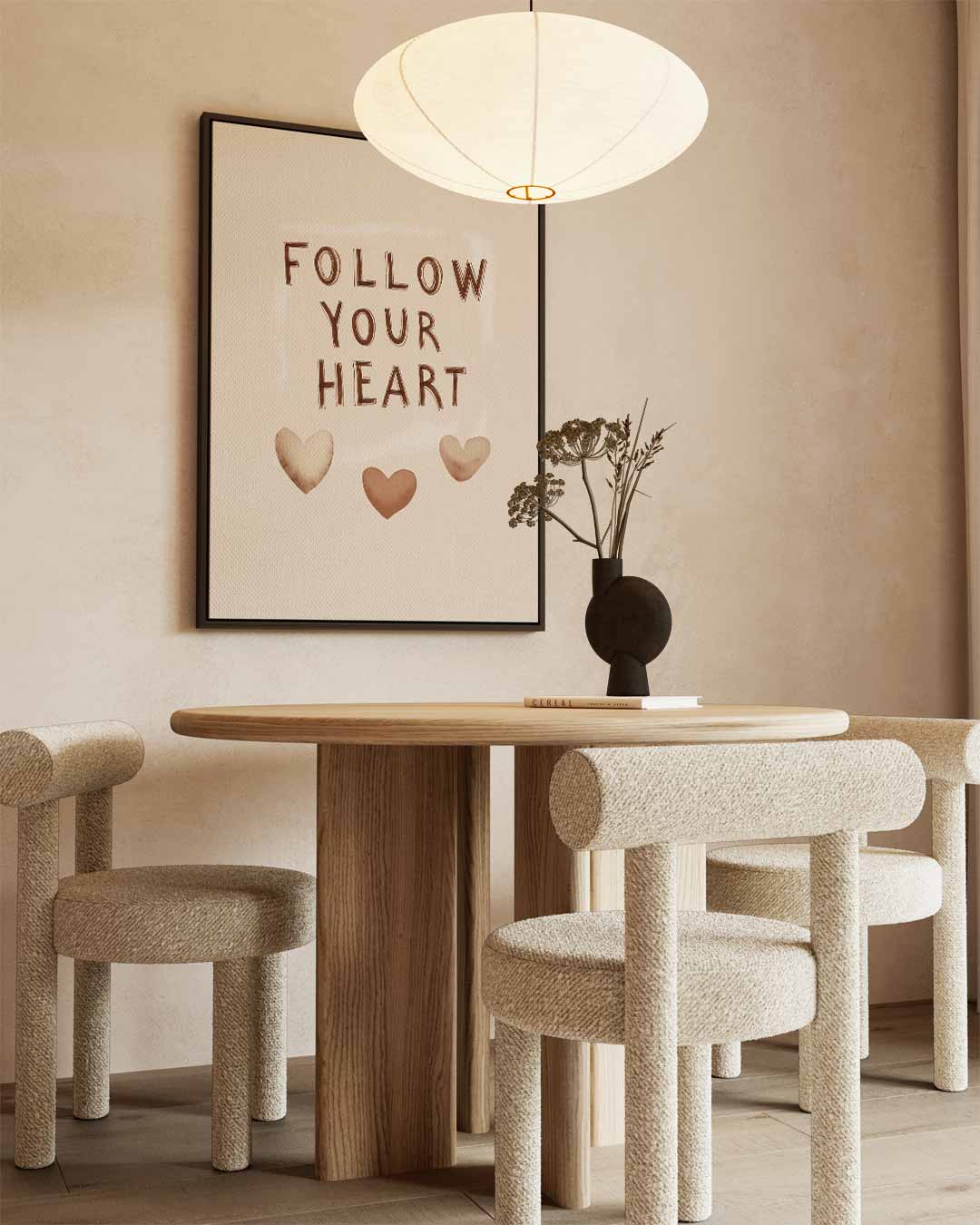 Volg je Hart Poster – kunstwerk met zwarte baklijst