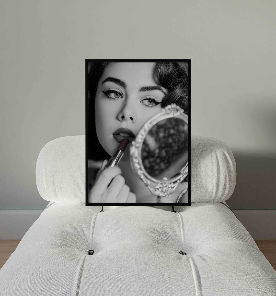 Vrouw met spiegel – staande Pop Art wanddecoratie van WallArtistic