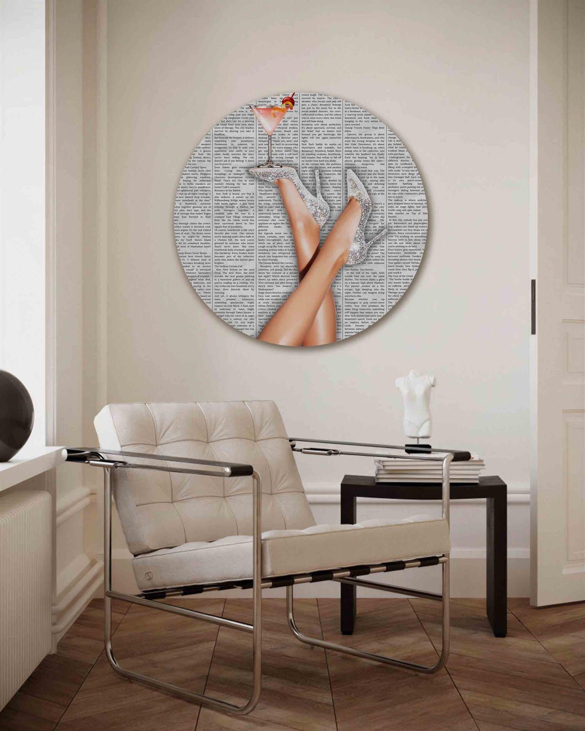 Cocktail en hakken – Pop Art muurcirkel als ronde wanddecoratie
