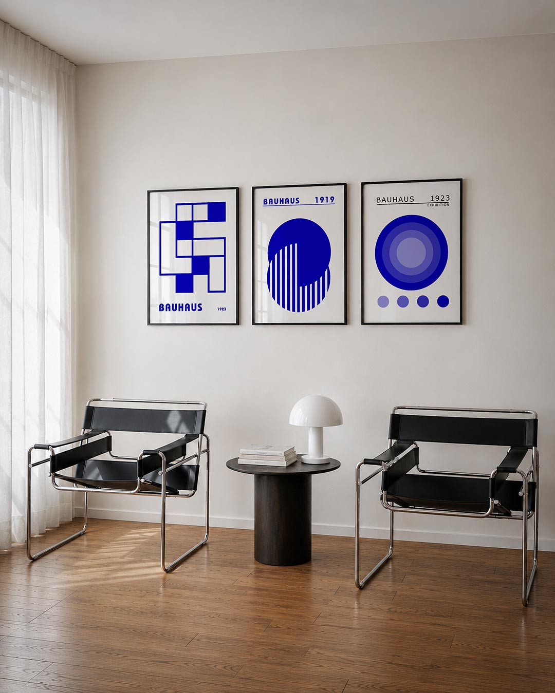 Blauw vlakspel driedelige posterset – deze posterset in drie delen toont een dynamisch lijnenspel van blauwe vierkanten en