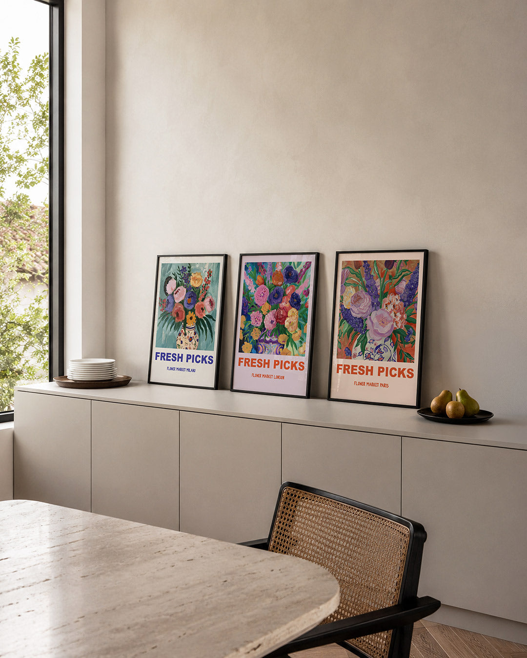 Bloemrijke kleurenpracht posterset – detailweergave – een levendige vaas met kleurrijke bloemen tegen een zachte