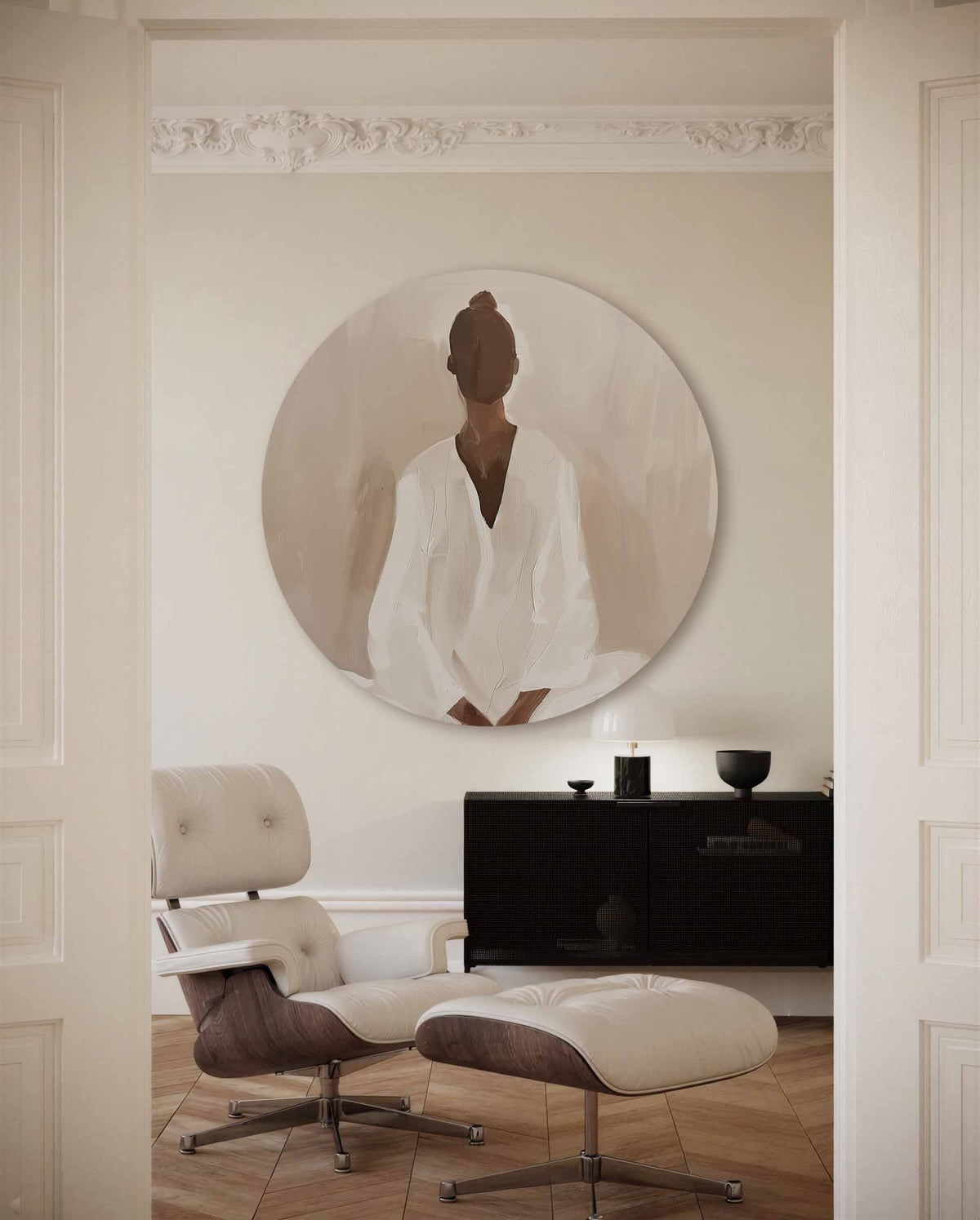 Zittende figuur – muurcirkel met kleur en vormen voor aan de muur