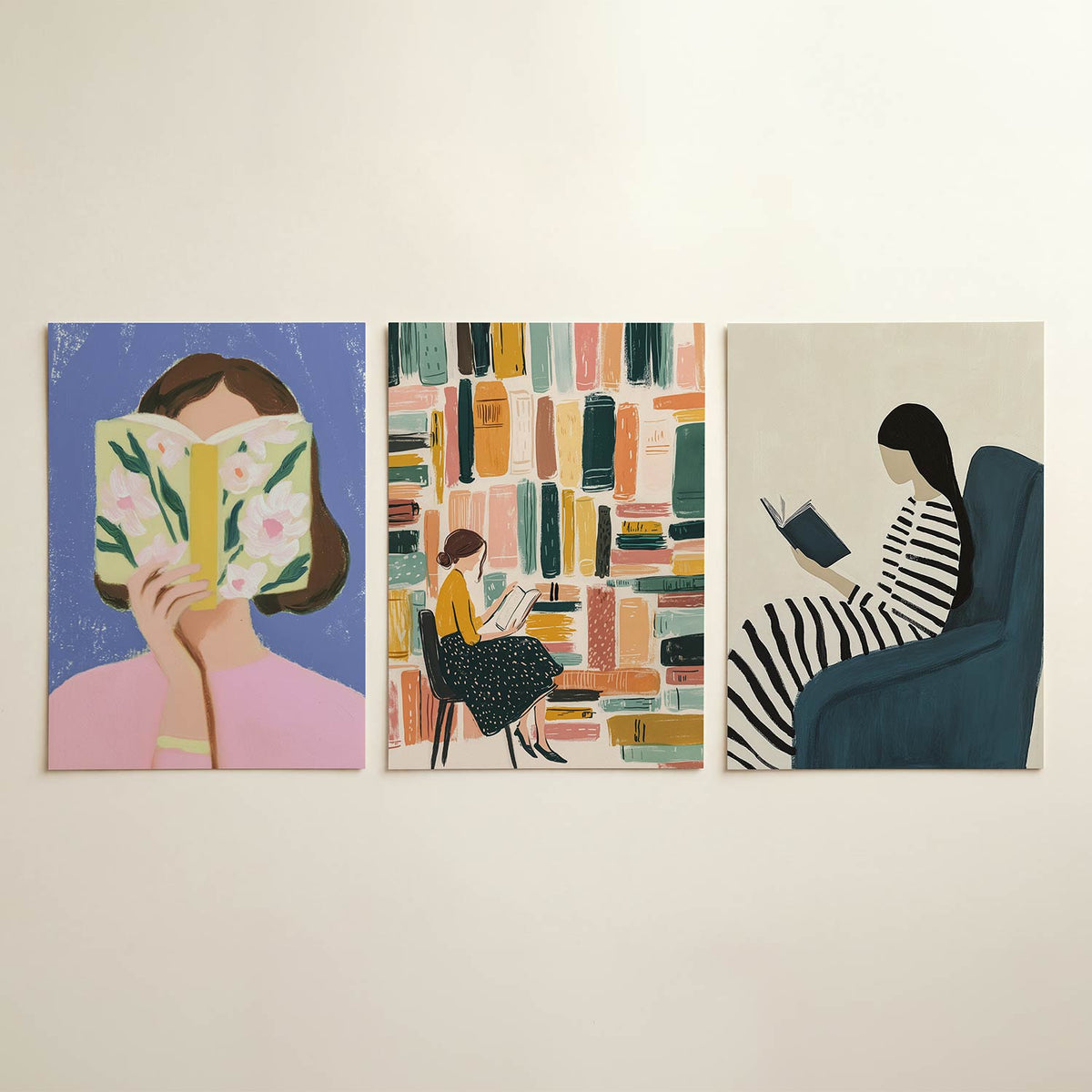 Boek en bloemen posterset – detailweergave – een vrouw houdt een boek met bloemen voor haar gezicht
