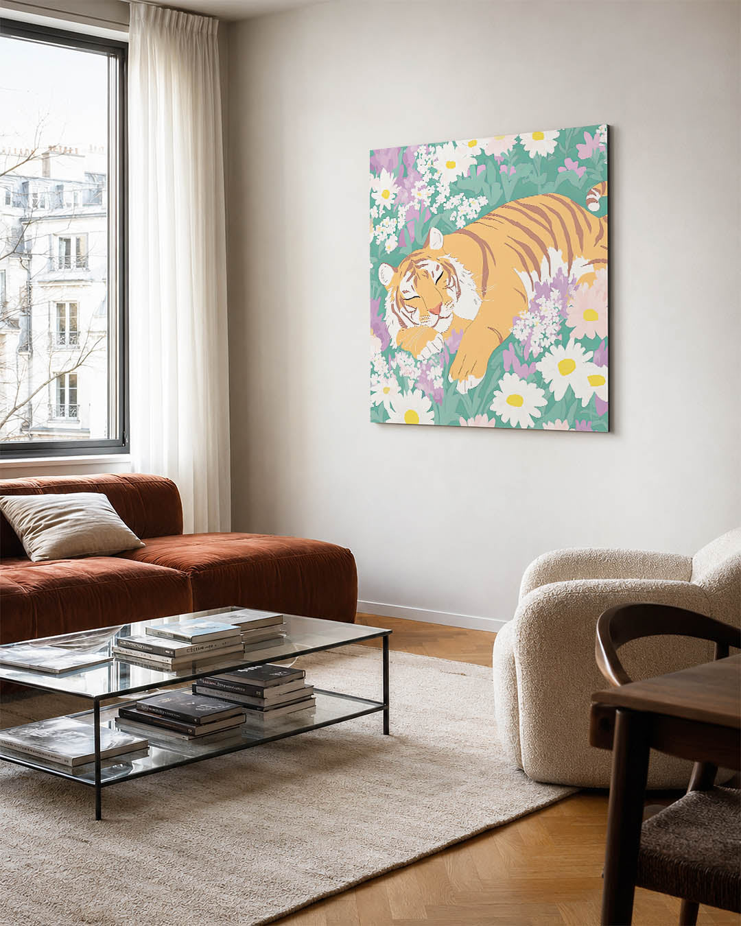 Dromerige tijger kunstwerk – vierkante wanddecoratie – dit werk toont een rustende tijger omringd door kleurrijke bloemen. De