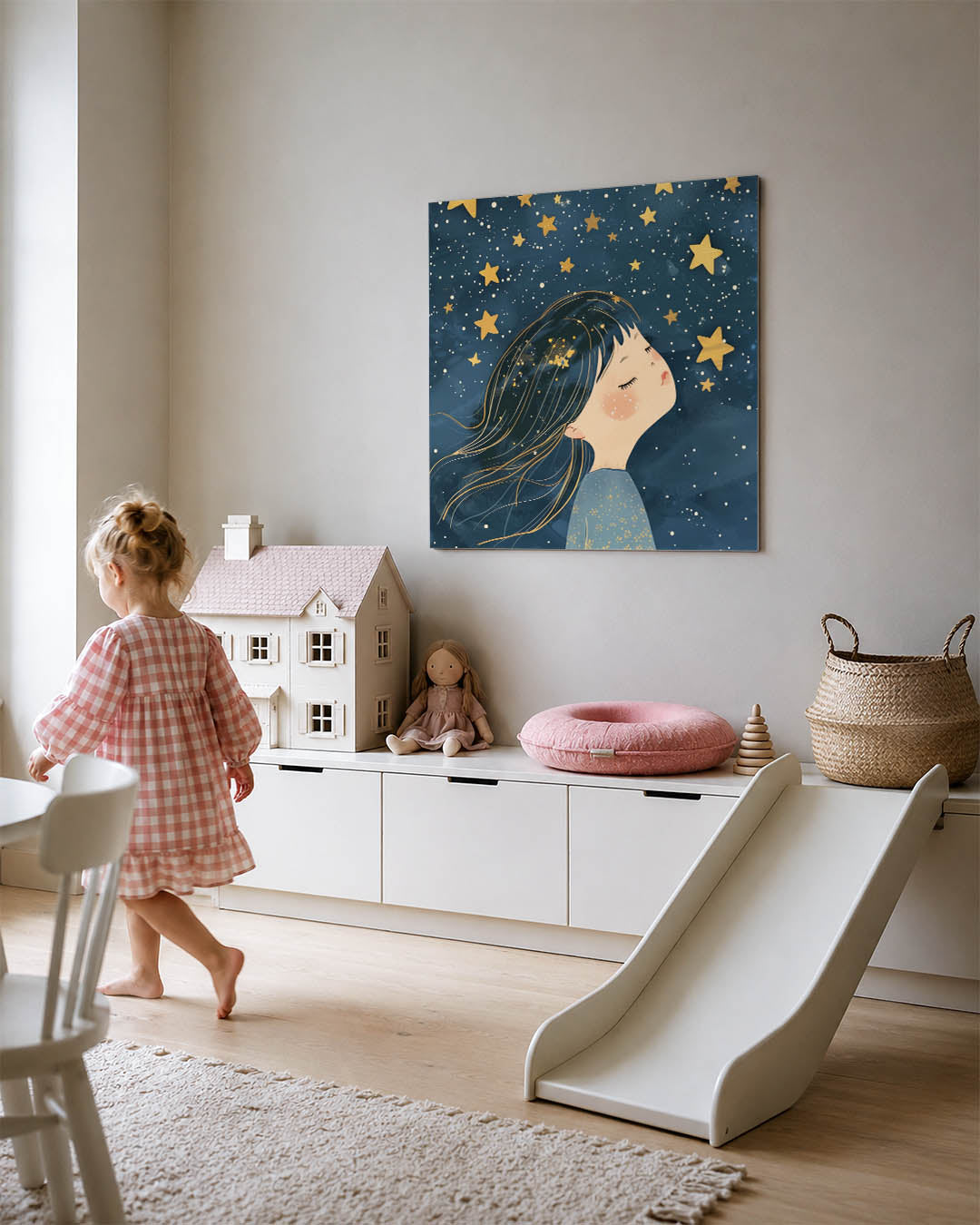 Dromerige sterrenhemel kunstwerk – tweede productweergave – een kind kijkt dromerig naar een sterrenhemel vol gele sterren