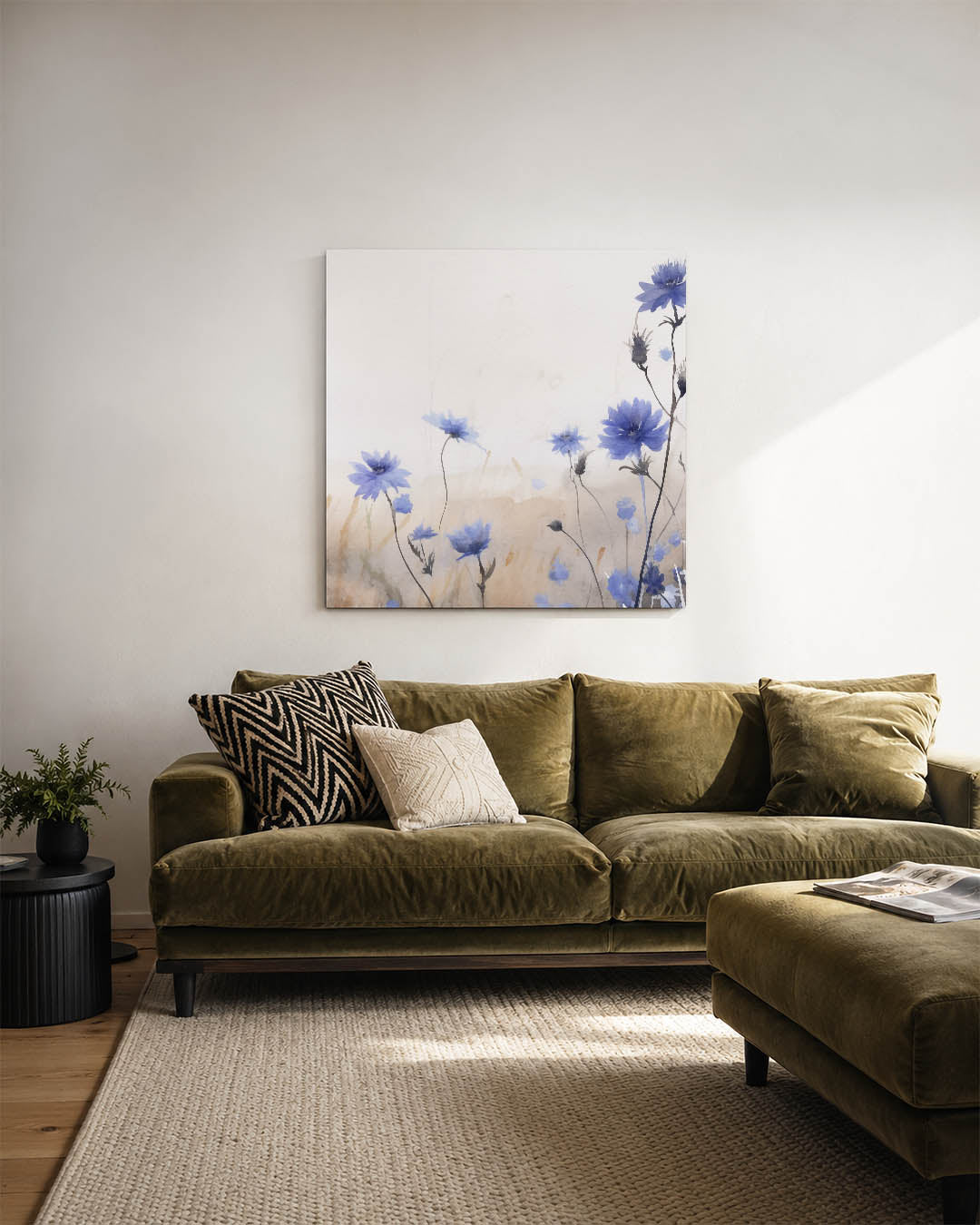 Bloemen in blauwtinten kunstwerk – sfeerbeeld – dit kunstwerk toont delicate blauwe bloemen tegen een lichte achtergrond. De