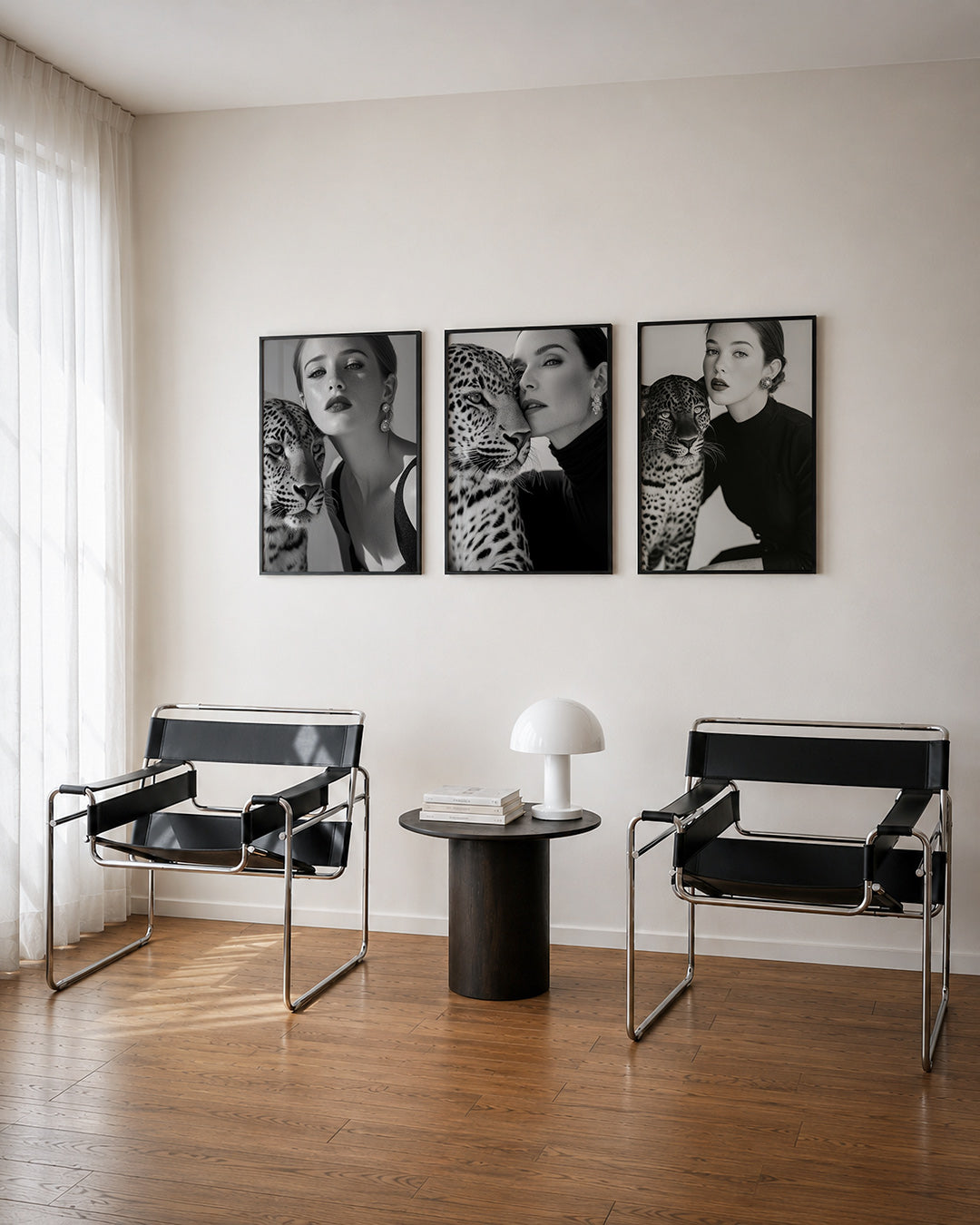 Contrast en harmonie driedelige posterset – een vrouw en een luipaard in zwart-wit tonen