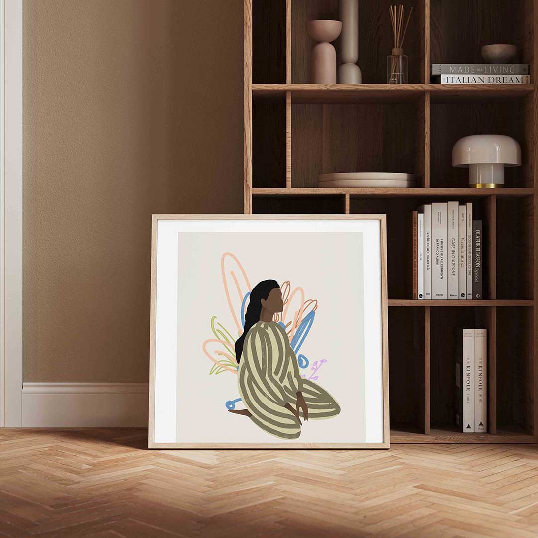 Zittende figuur met abstracte vormen – portret poster in vierkant formaat