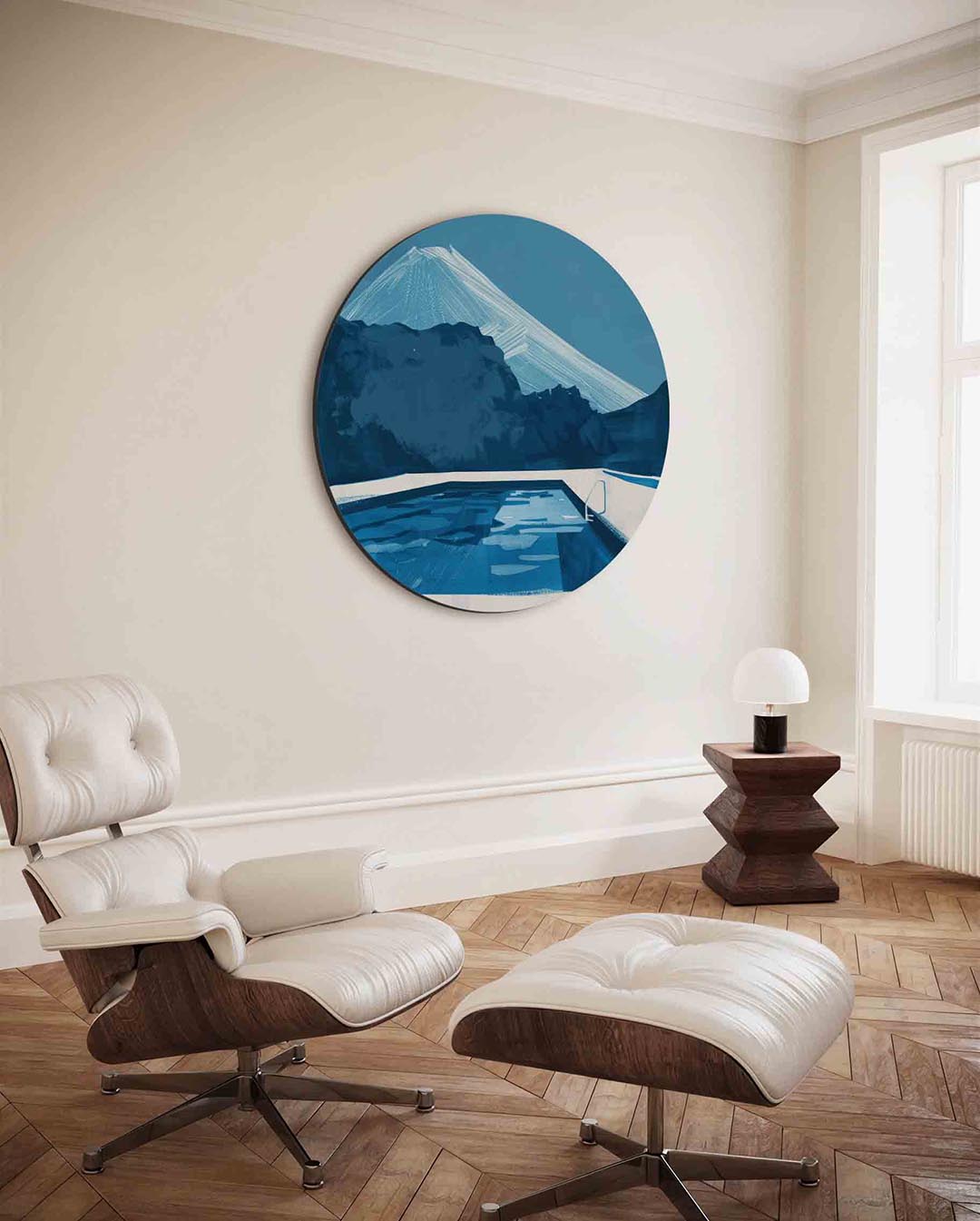 Berglandschap met zwembad – moderne ronde wanddecoratie van WallArtistic