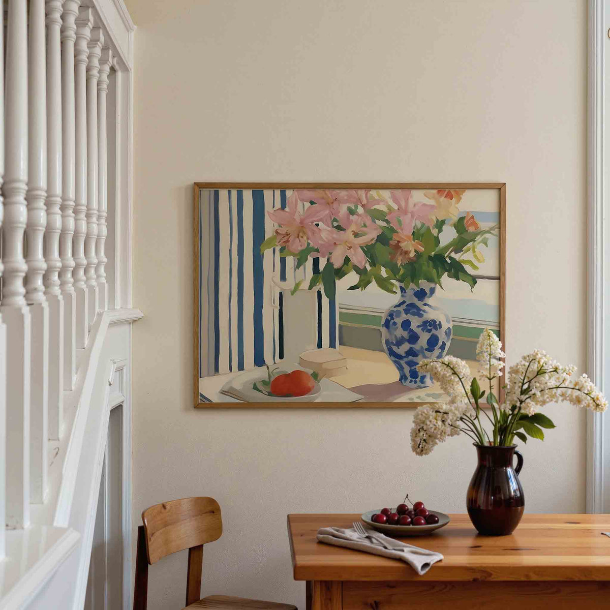 Bloemen en vaas bij raam – botanische poster in liggend formaat
