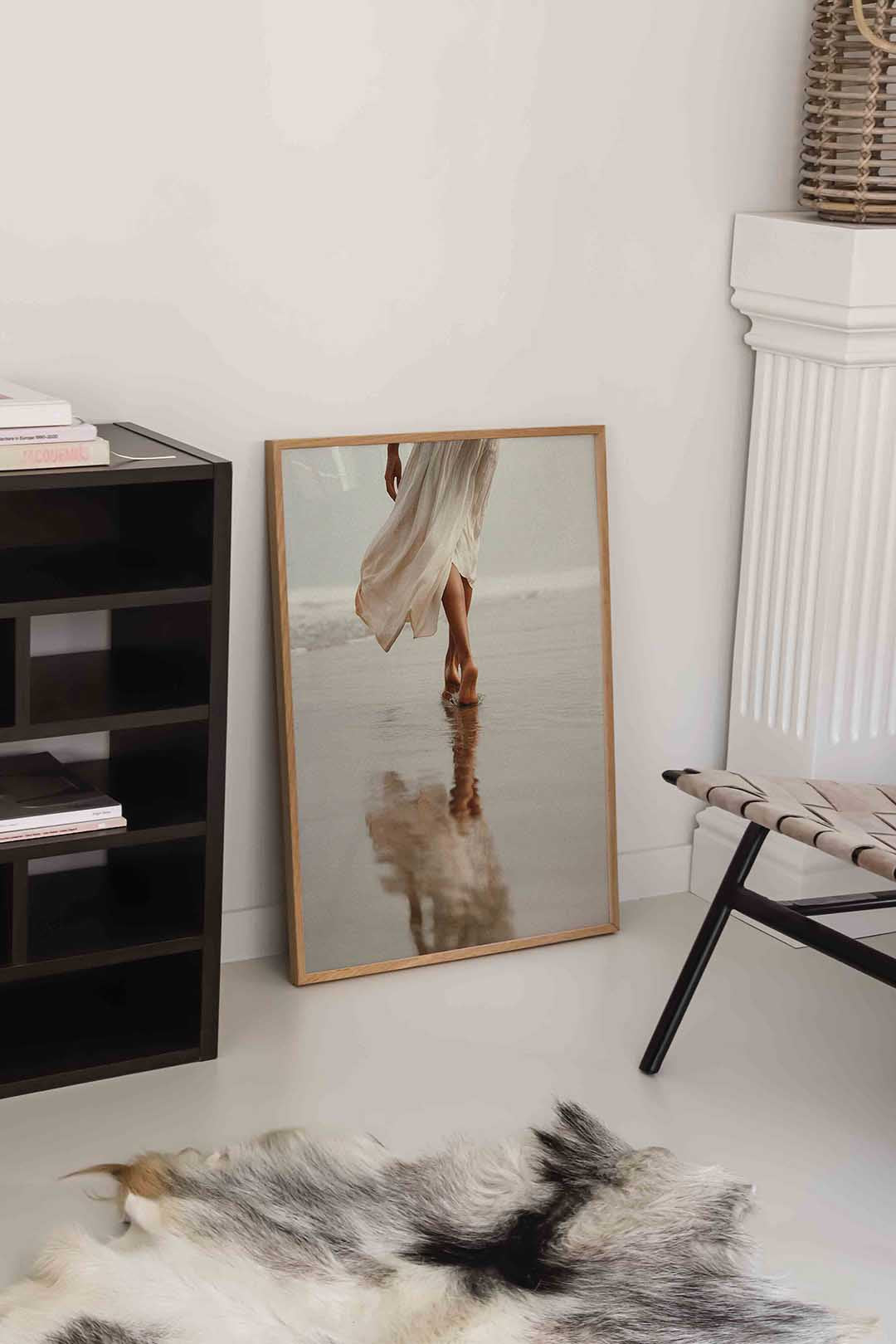 Vrouw in witte jurk – natuurlijke wandkunst als portret poster