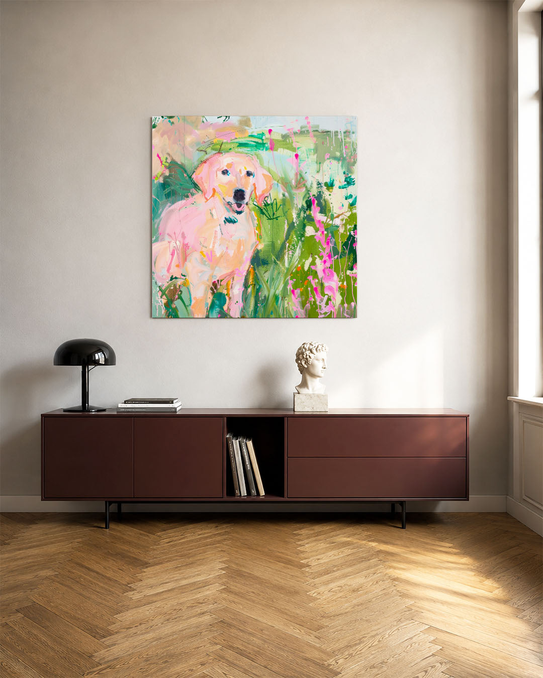 Vrolijke hond in tuin kunstwerk – tweede productweergave – dit werk toont een speelse hond omringd door levendige kleuren en