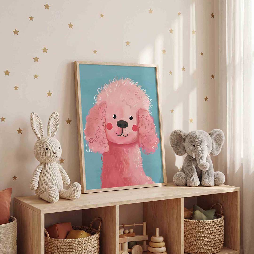 Roze hond – staande kinderkamer wanddecoratie van WallArtistic