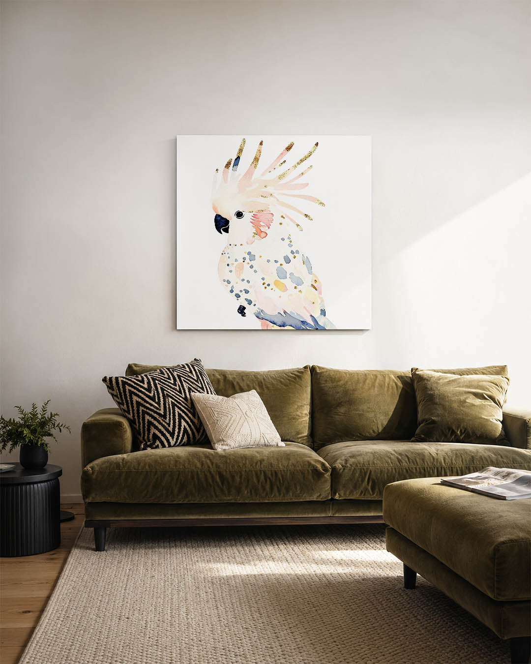Vrolijke kaketoe kunstwerk – sfeerbeeld – dit kunstwerk toont een kaketoe met sierlijke veren in zachte tinten. De speelse