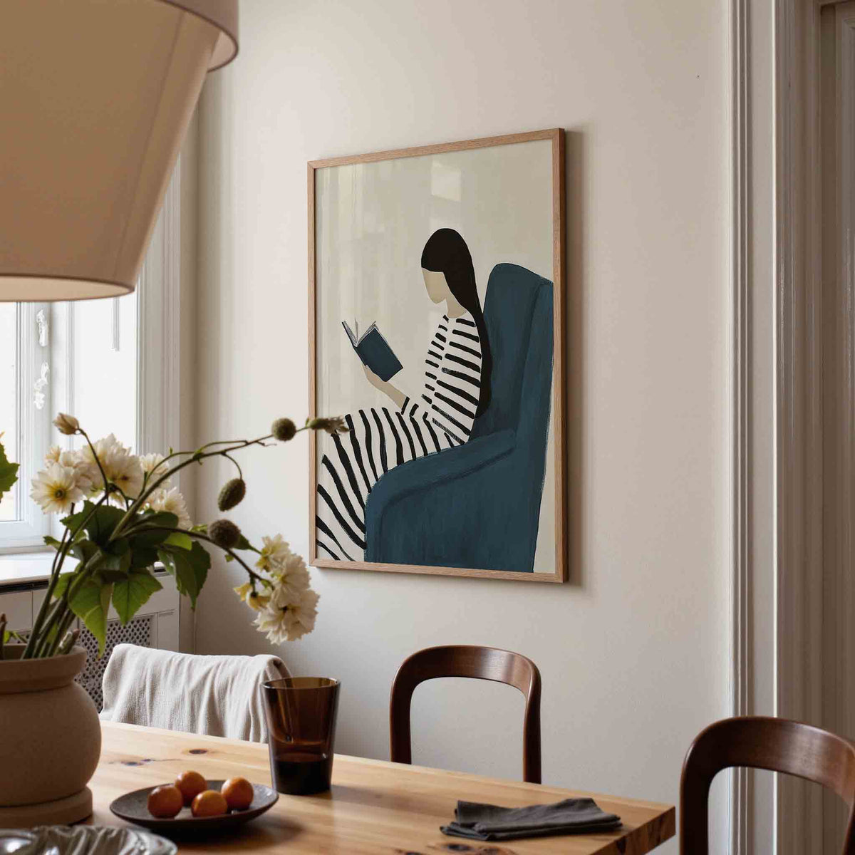 Lezende vrouw – eigentijdse illustratie poster in staand formaat