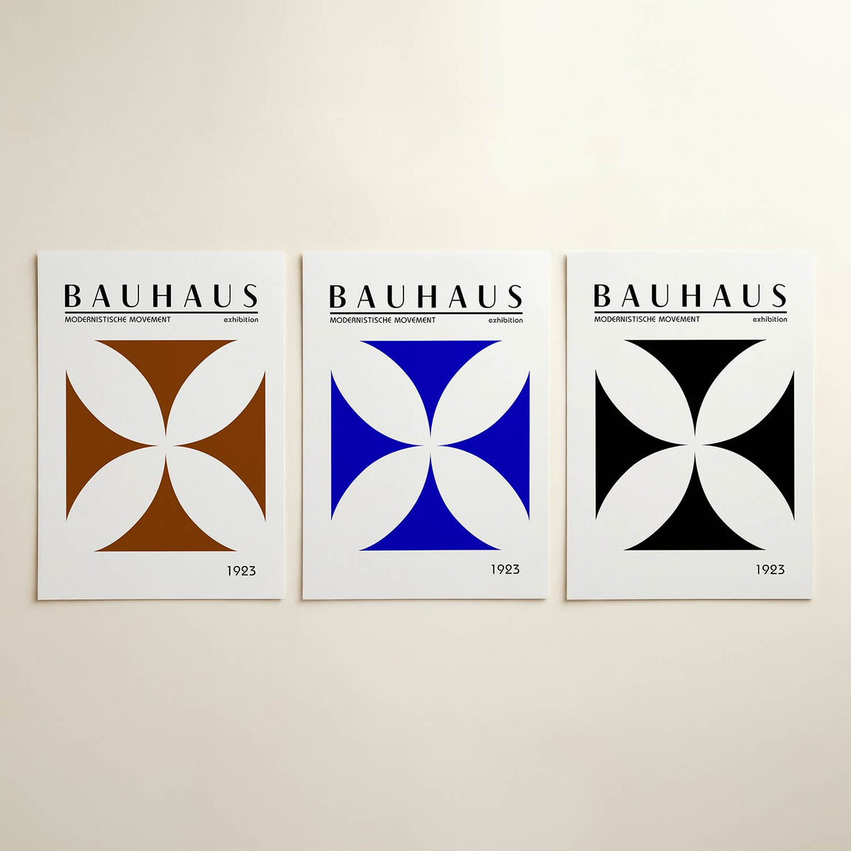 Vorm en balans posterset – detailweergave – deze posterset in drie delen toont een harmonieus spel van bruine en witte