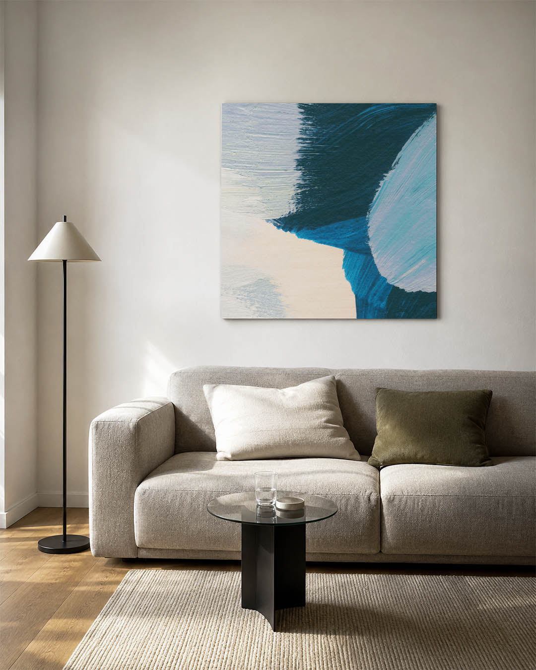 Kleurencompositie kunstwerk – detailweergave – dit werk toont vloeiende penseelstreken in blauw en beige, met contrasterende