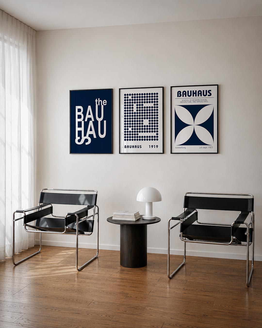 Typografisch spel driedelige posterset – deze posterset in drie delen toont een dynamisch lijnenspel van witte letters op een