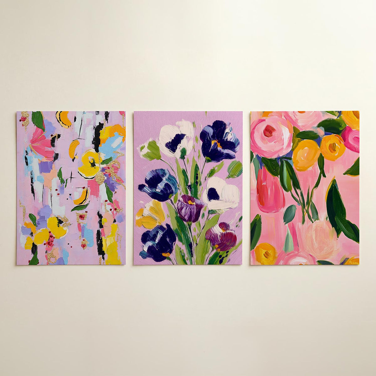 Kleurrijke vormenmix driedelige posterset in interieur