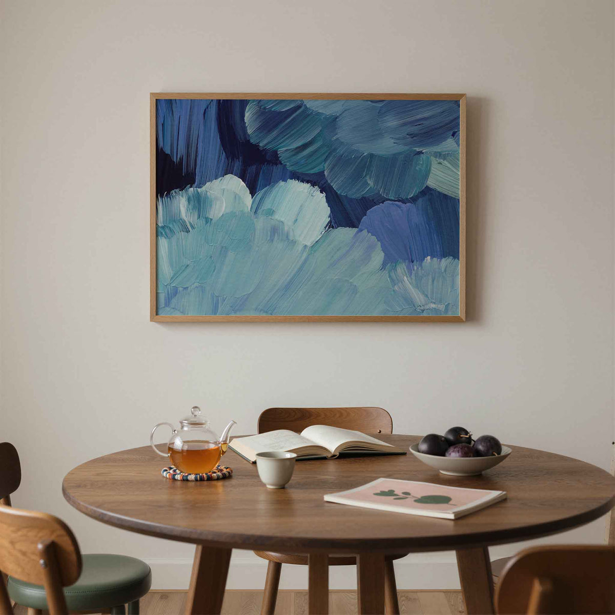 Blauwe penseelstreken – liggende schilderkunst wanddecoratie van WallArtistic
