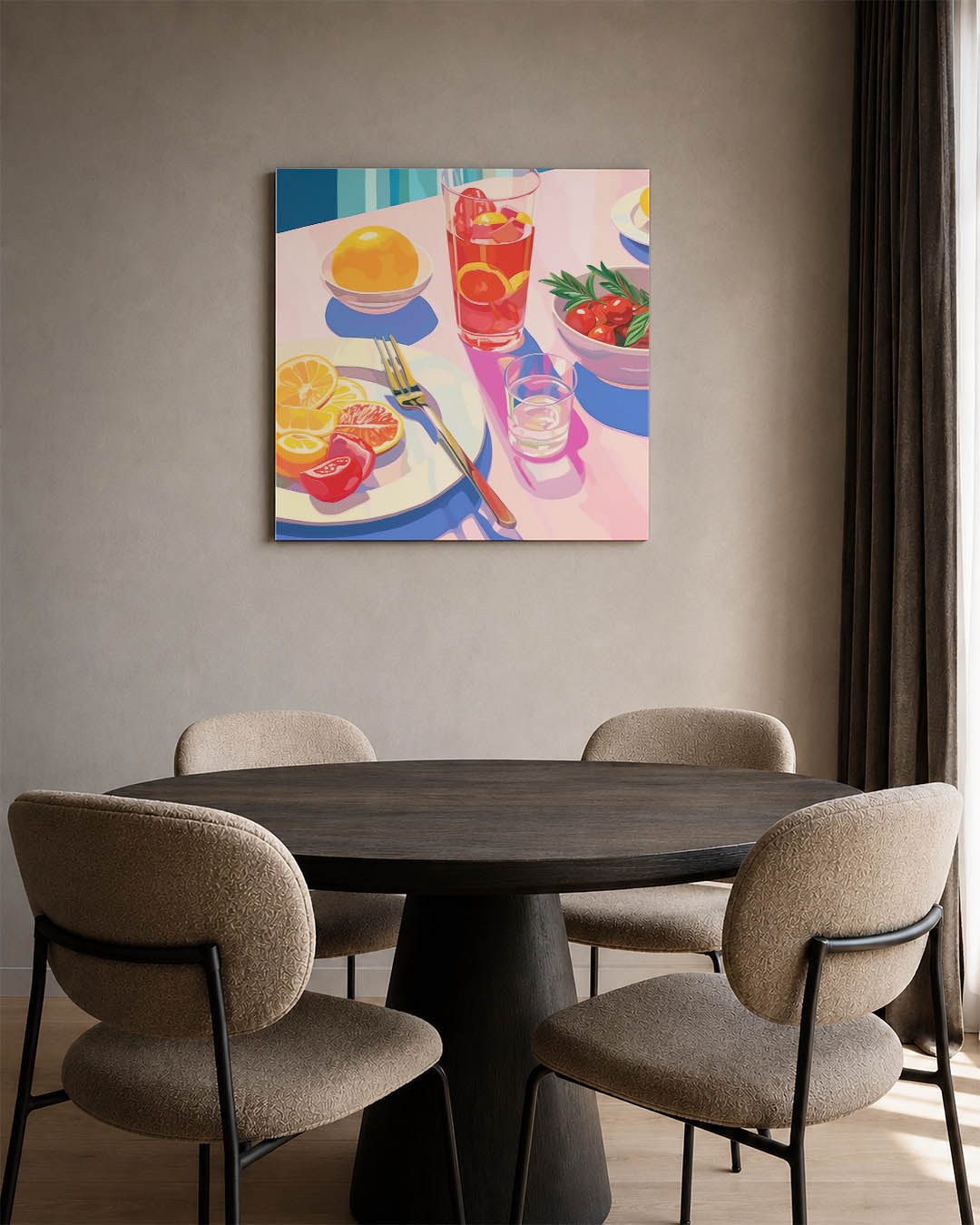 Levendige tafelsetting kunstwerk – vierkante wanddecoratie – dit toont een kleurrijke tafel met fruit en drankjes. Heldere